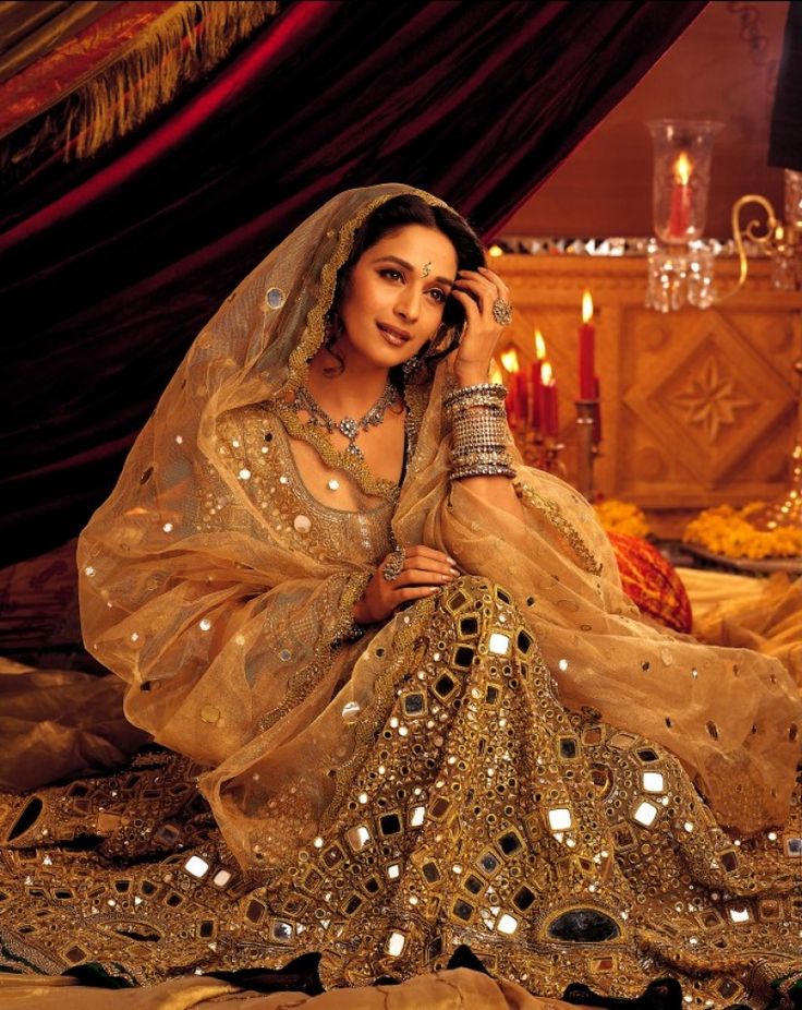 Mirror Work – Traditional Art Finely Reflected In Modern Creations