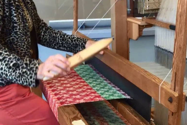 Advances in the Jacquard weaving - manual to electronic