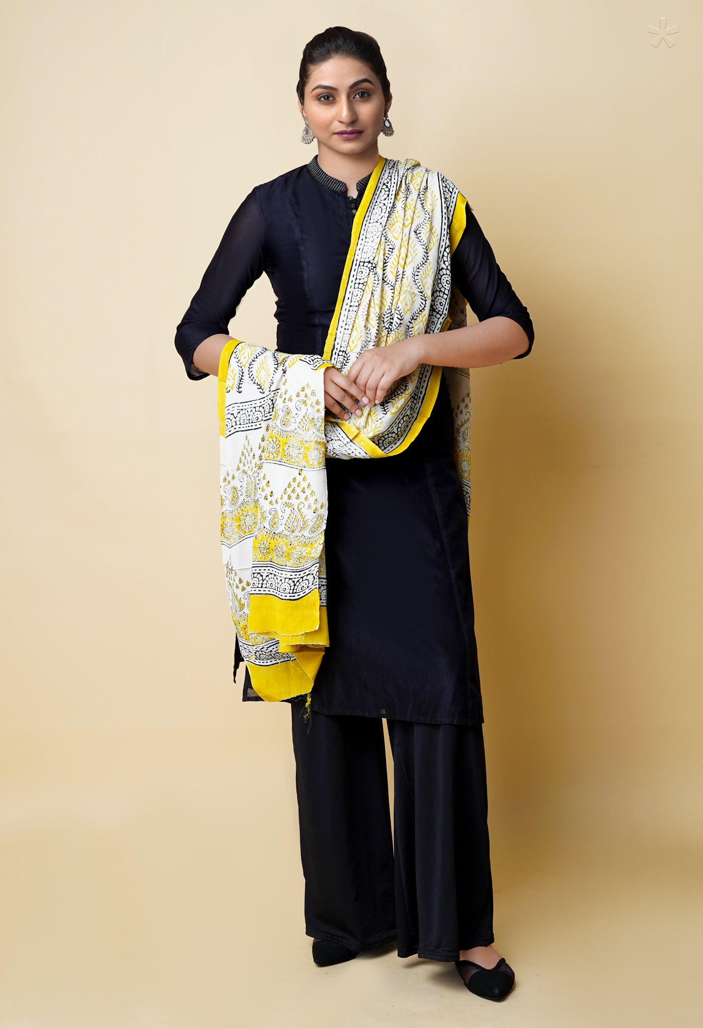 Half White Pure Batik Printed Chiffon Dupatta–UDS5279