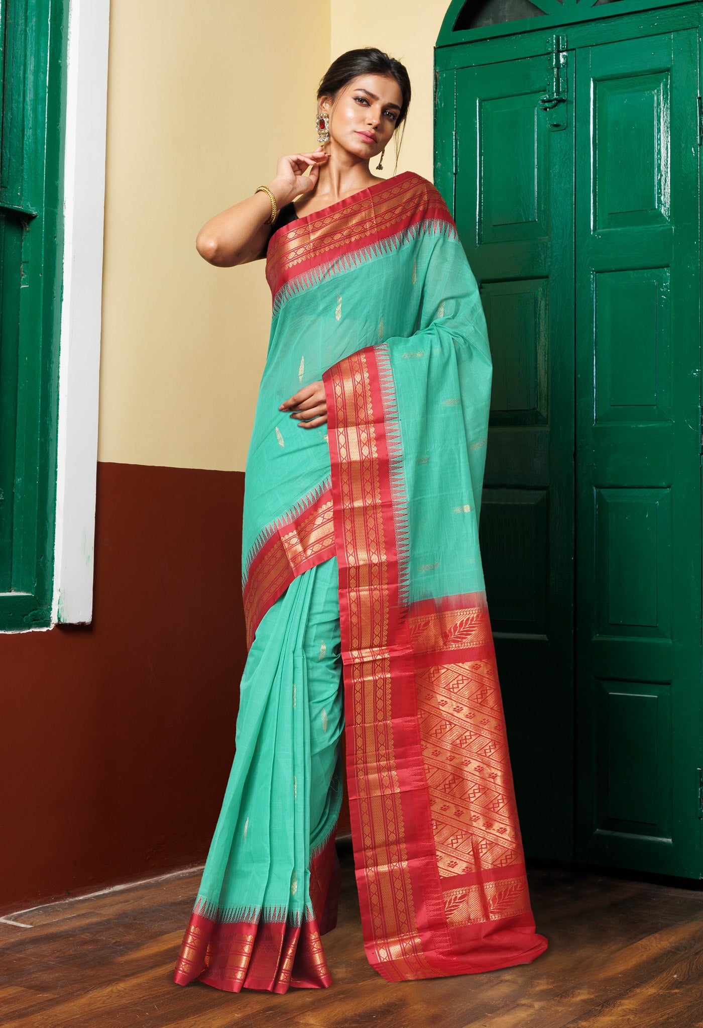 Green-Red Pure Handloom Gadwal Cotton Saree-UNM80784