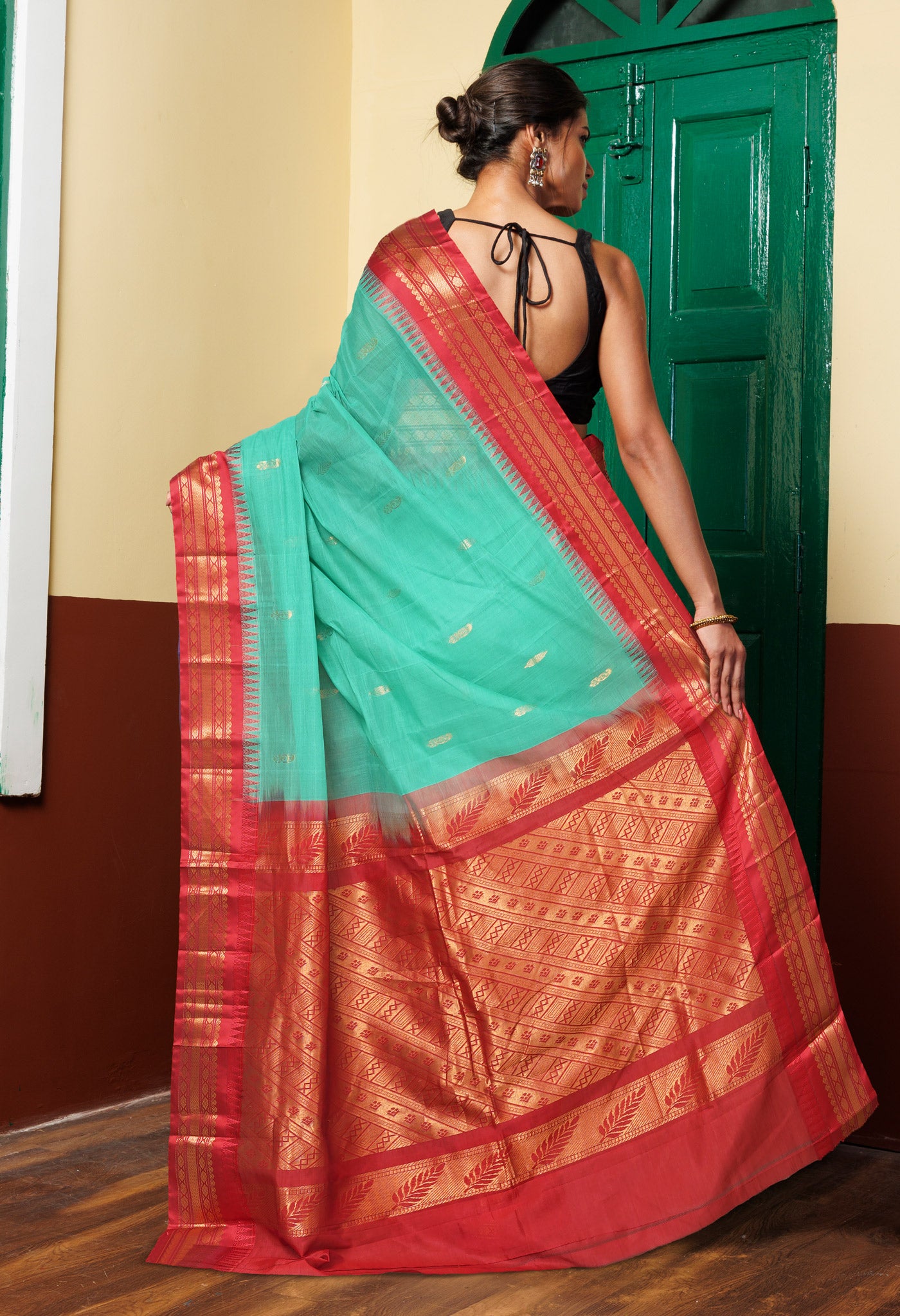 Green-Red Pure Handloom Gadwal Cotton Saree-UNM80784