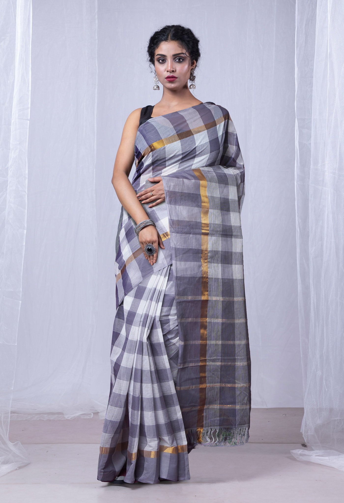 Grey-White Pure Woven Checks Pavani Mangalgiri Cotton Saree-UNM83150