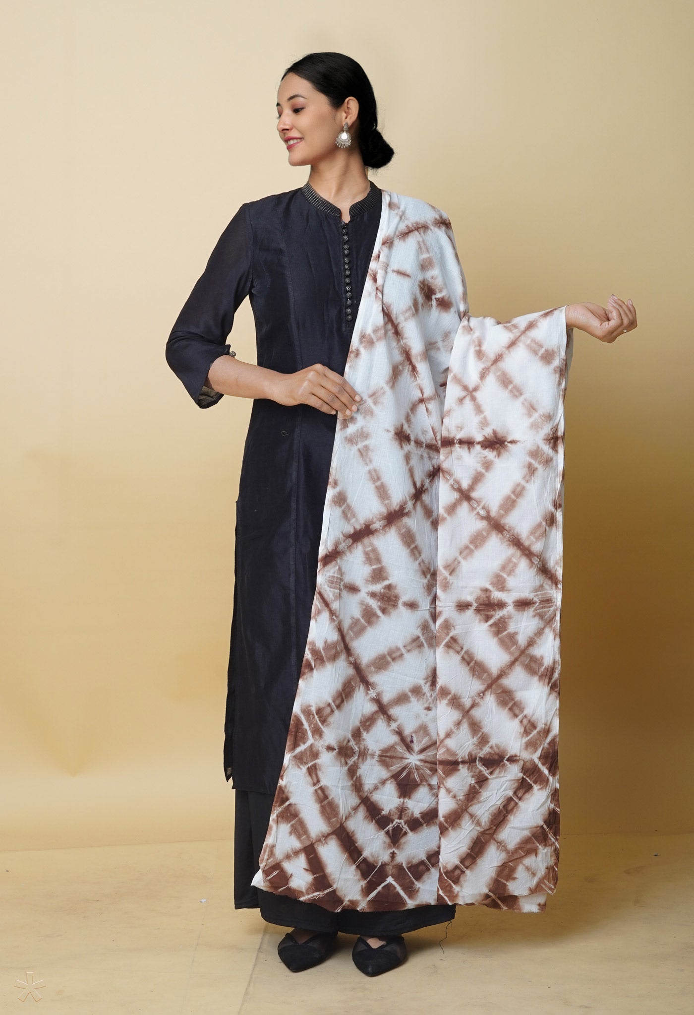 White Pure Tie- Dye Shibori Cotton Dupatta–UDS5583