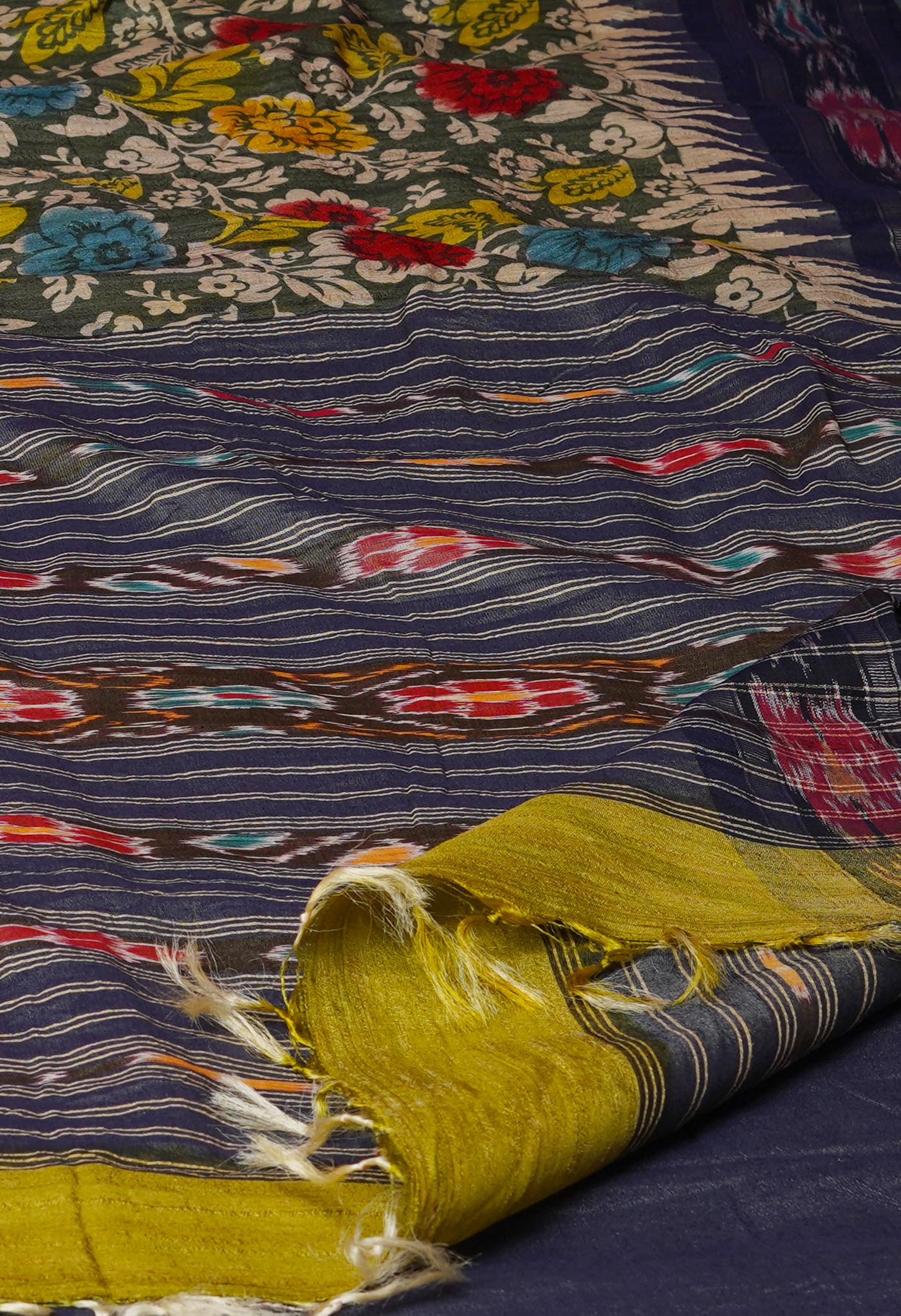 Dark Green Pure Handloom Pen Kalamkari Painting Gicha Tussar Jute Saree-UNM72223
