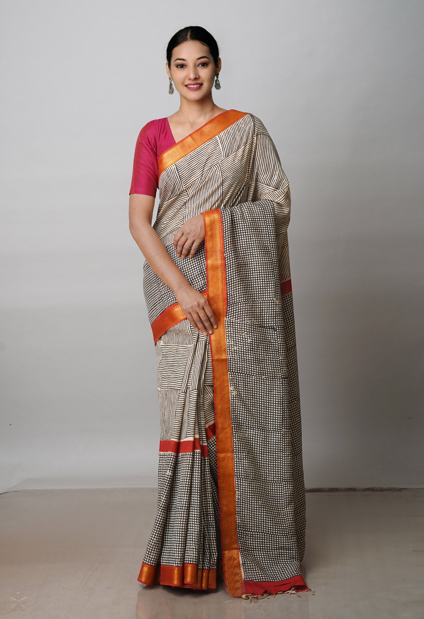 Cream-Black Bagru Printed Mangalagiri Soft Silk Saree-UNM72394