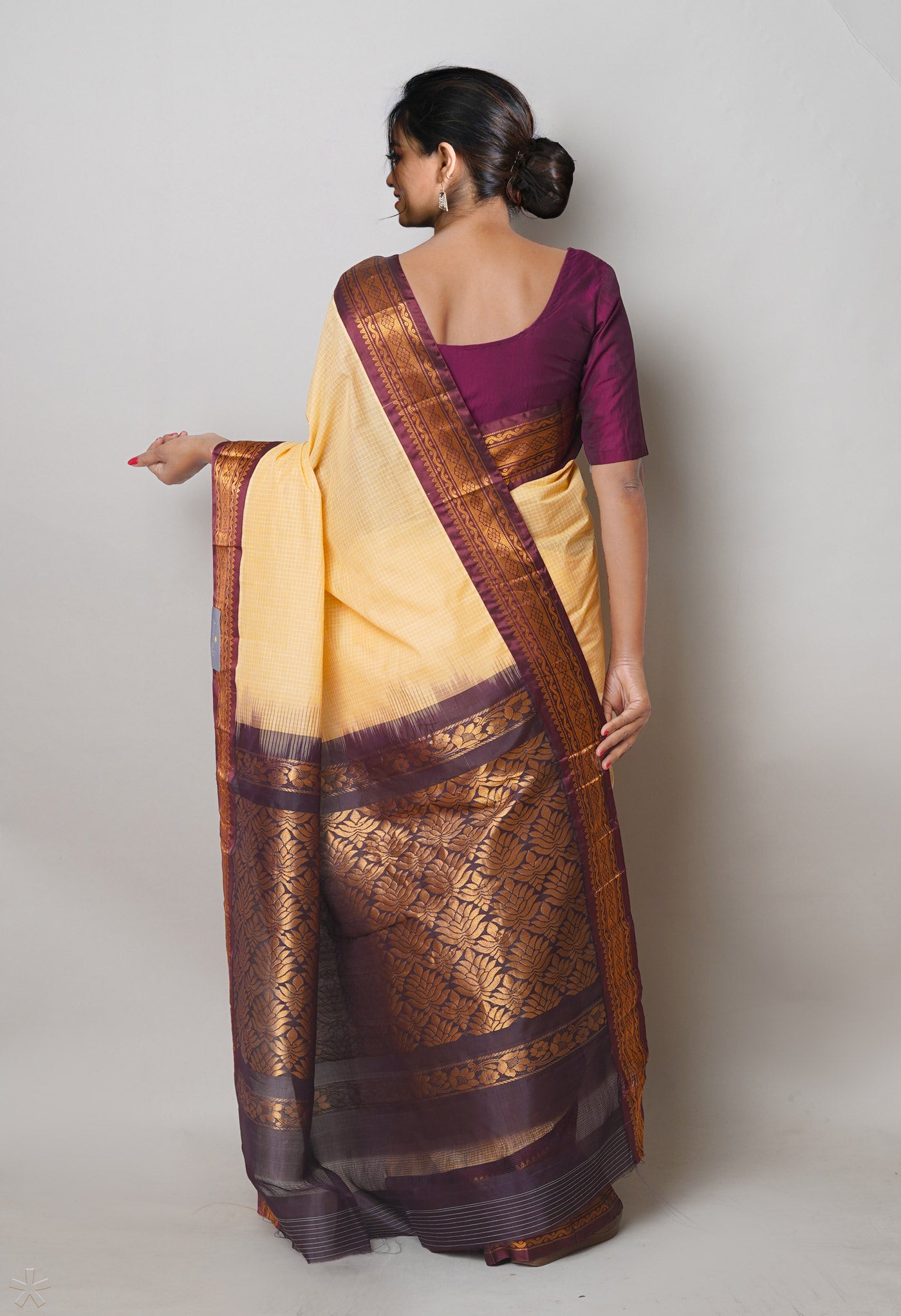 Cream Pure Handloom Gadwal Cotton Saree-UNM74432