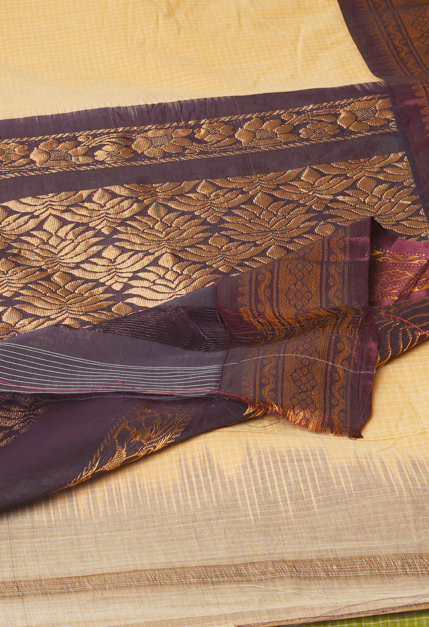 Cream Pure Handloom Gadwal Cotton Saree-UNM74432