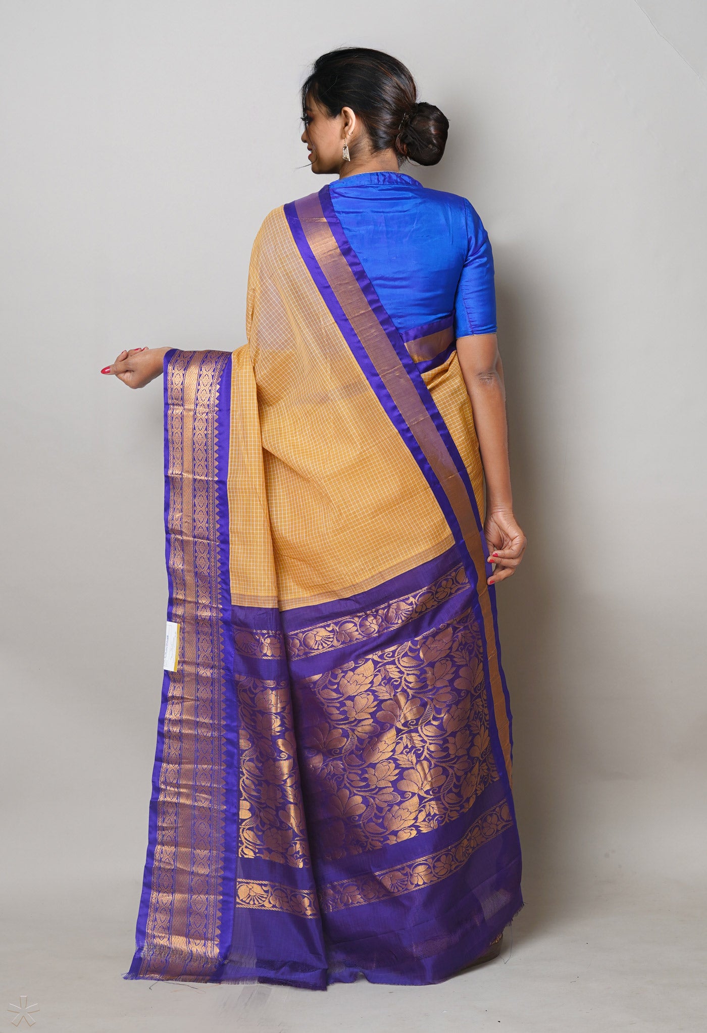 Cream Pure Handloom Gadwal Cotton Saree-UNM74438