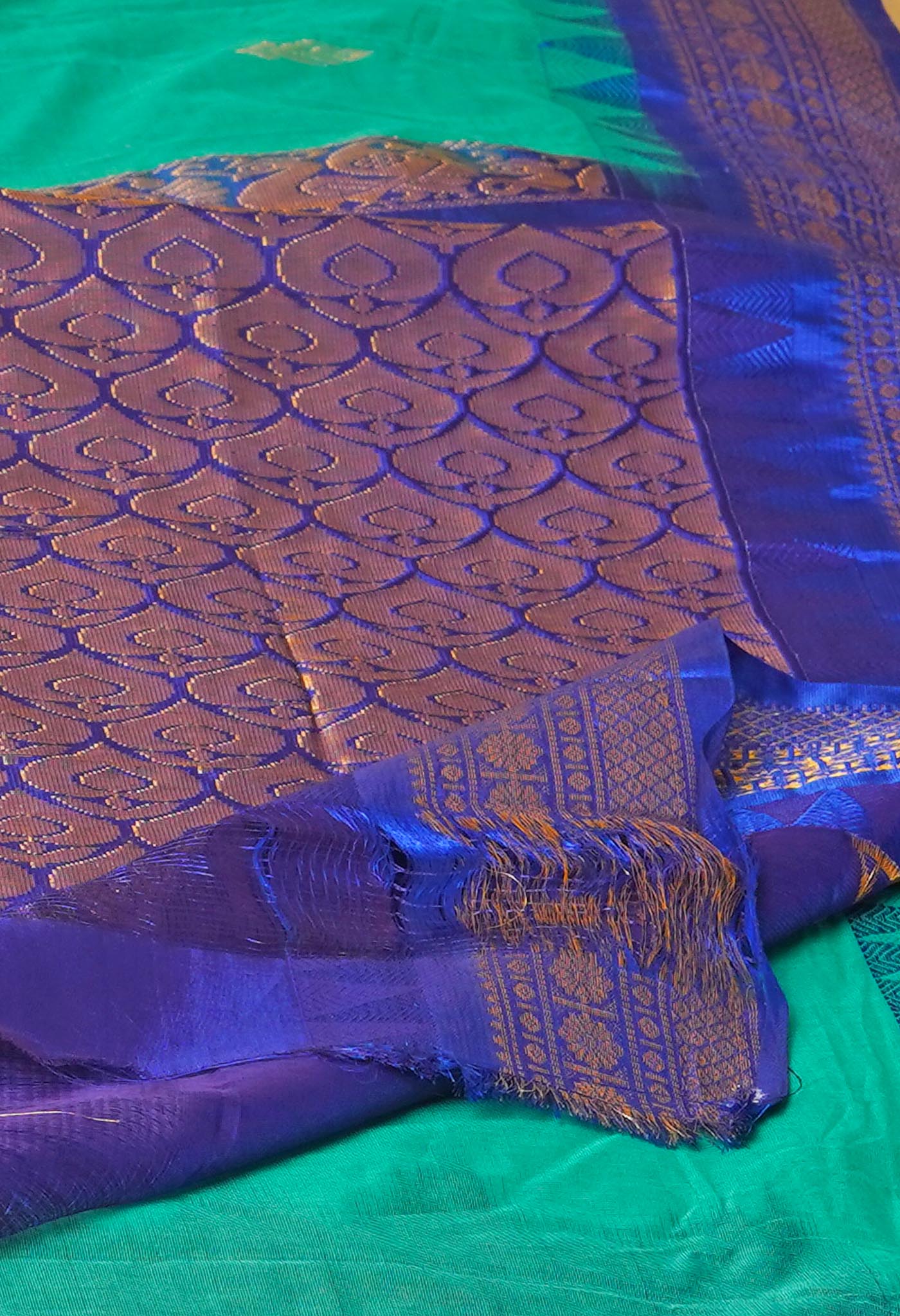 Green Pure Handcrafted Gadwal cotton Saree-UNM75373