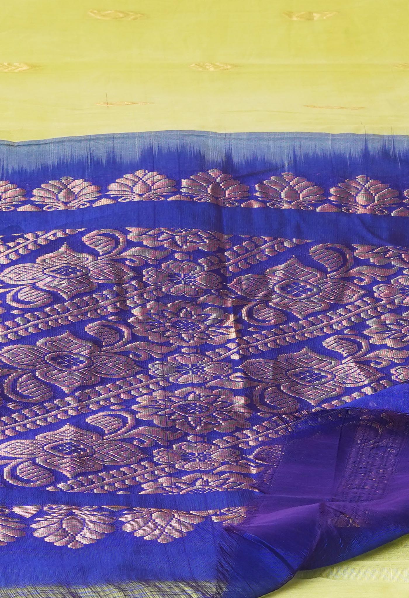 Light Yellow Pure Handcrafted Gadwal cotton Saree-UNM75381