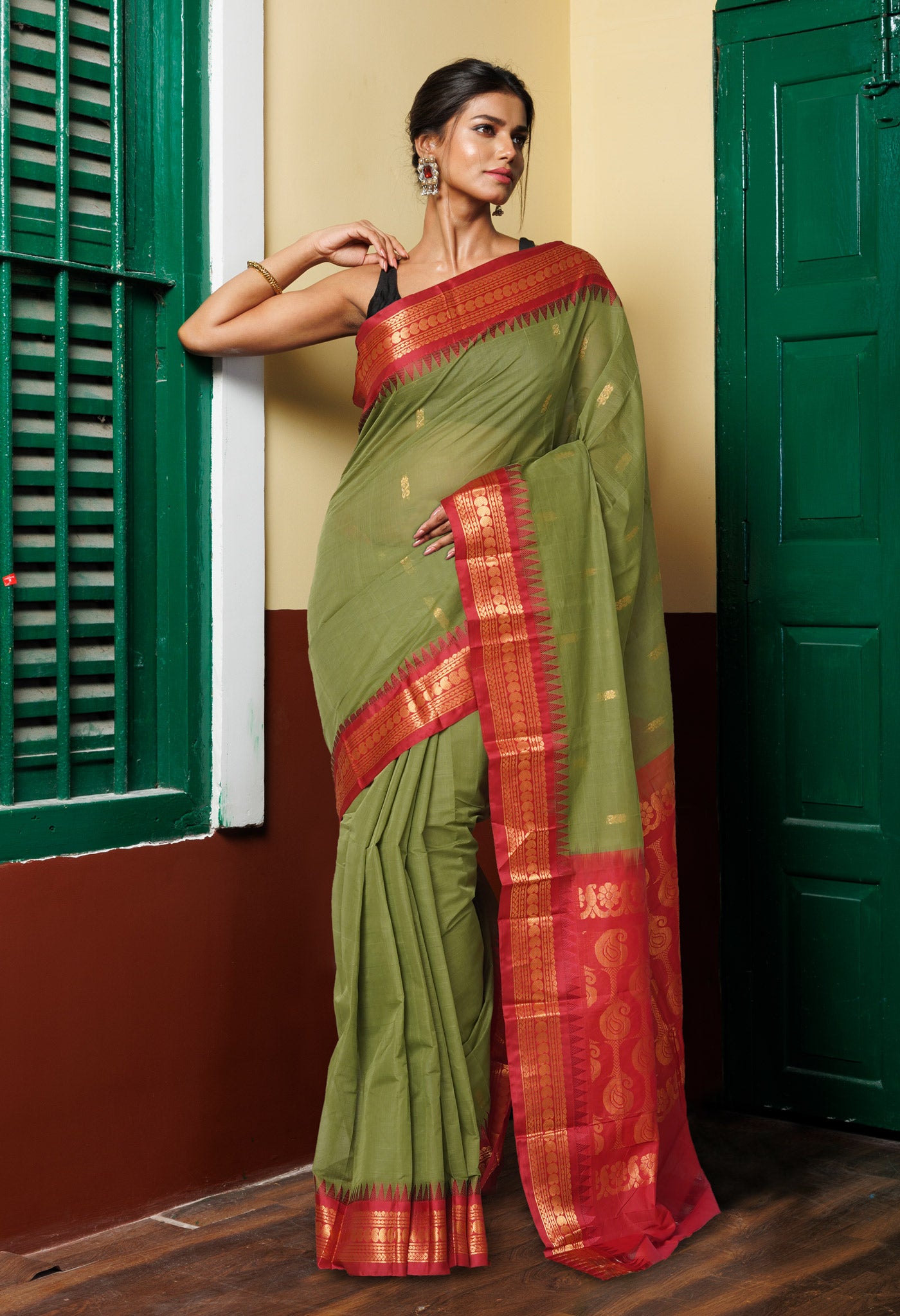 Green-Red Pure Handloom Gadwal Cotton Saree-UNM80788