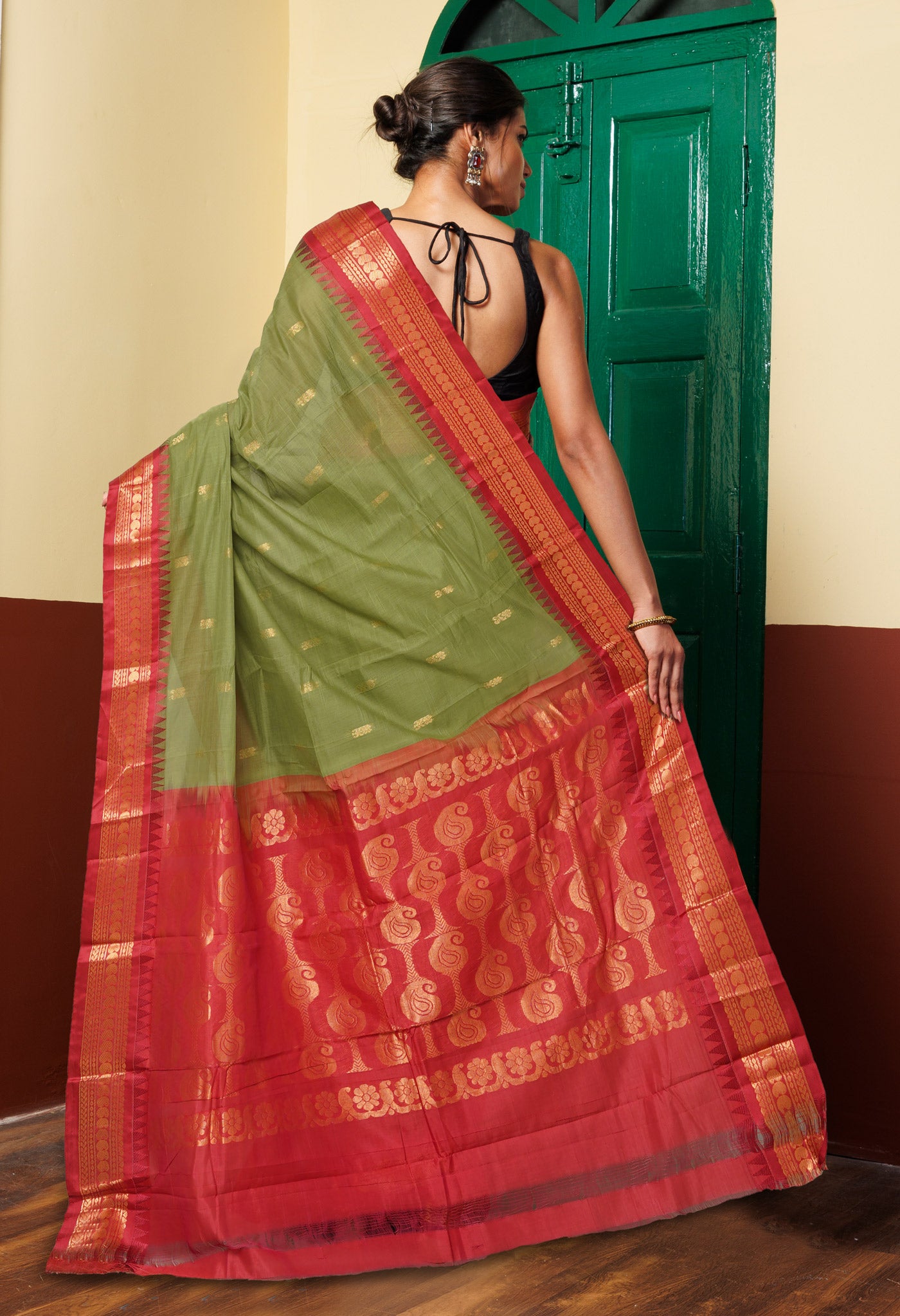 Green-Red Pure Handloom Gadwal Cotton Saree-UNM80788
