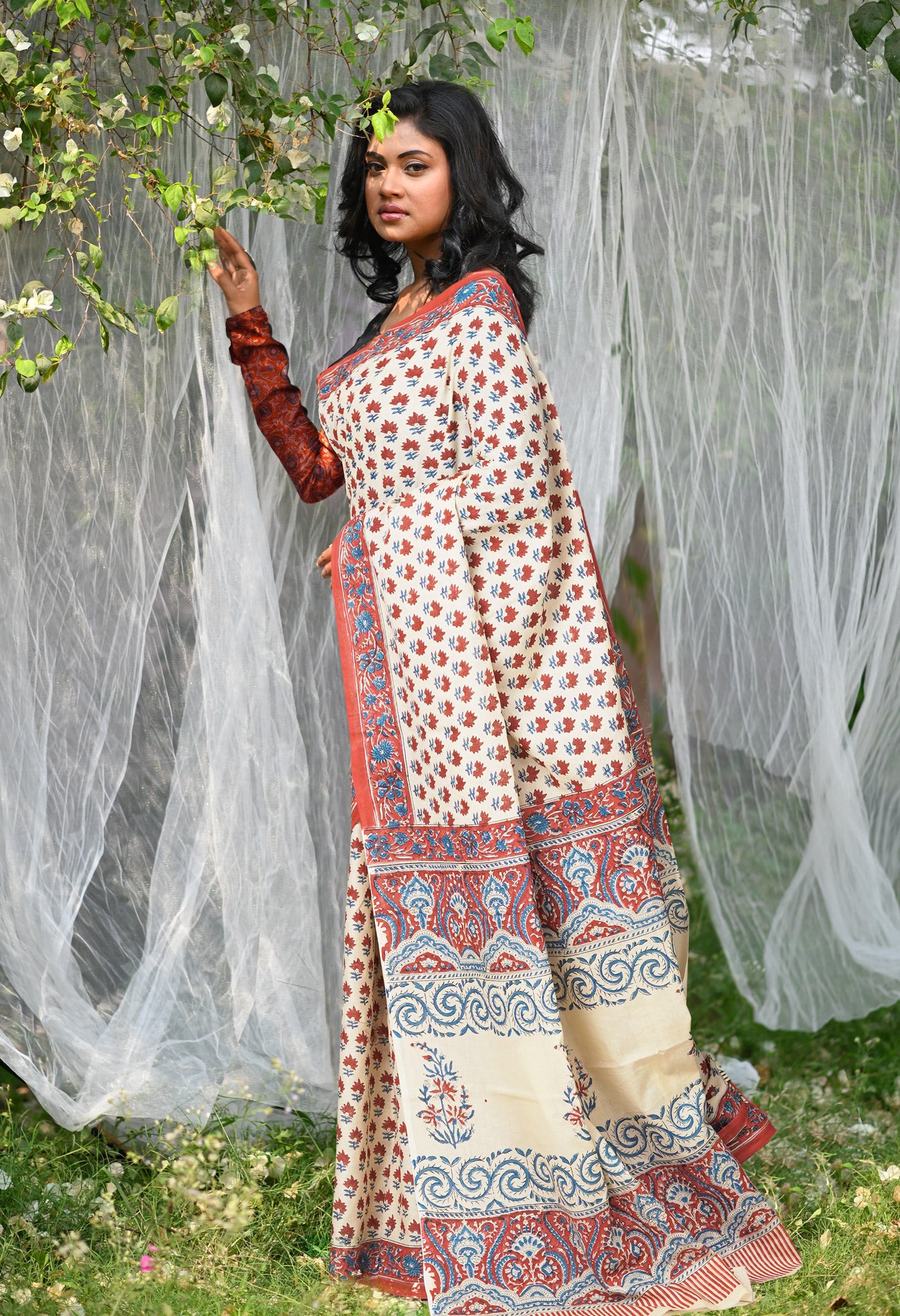 Ivory-Red Pure Hand Block Printed Soft Cotton Saree-UNM81900