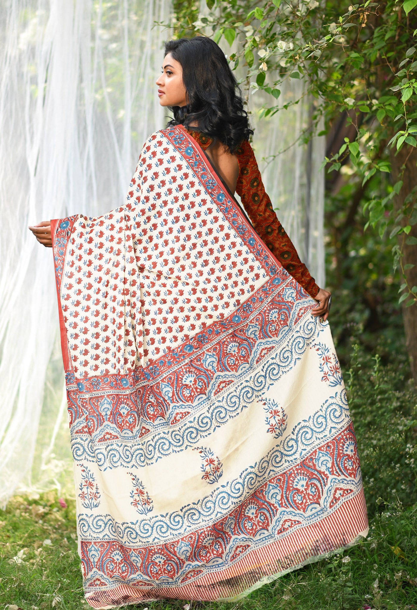 Ivory-Red Pure Hand Block Printed Soft Cotton Saree-UNM81900