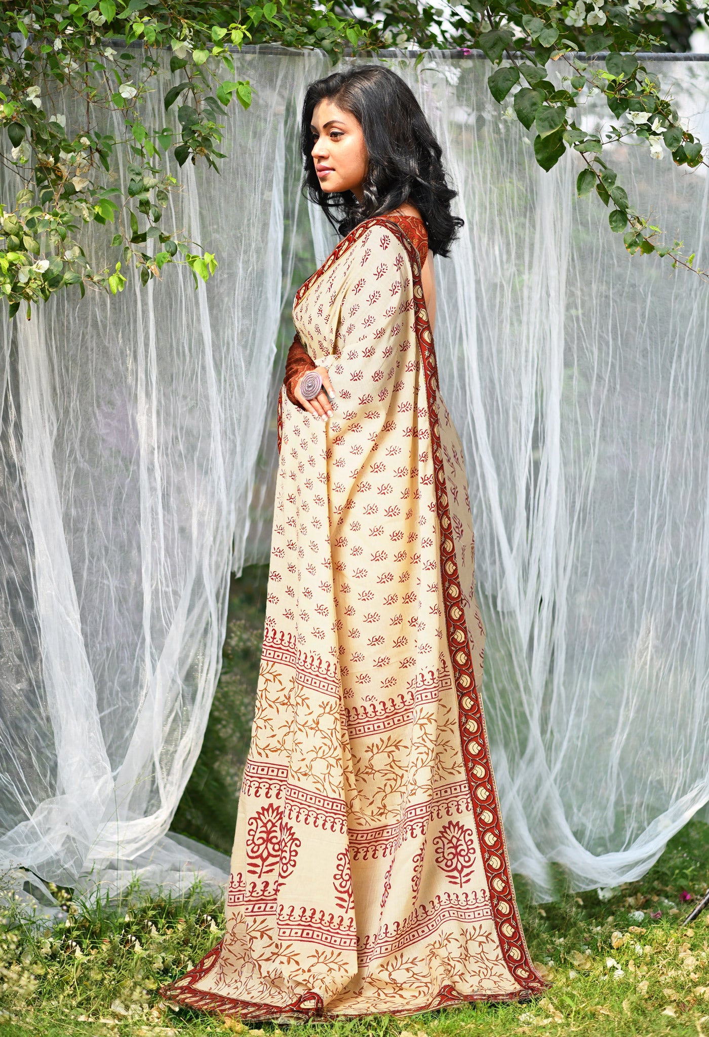 Ivory-Red Pure Hand Block Printed Soft Cotton Saree-UNM81897