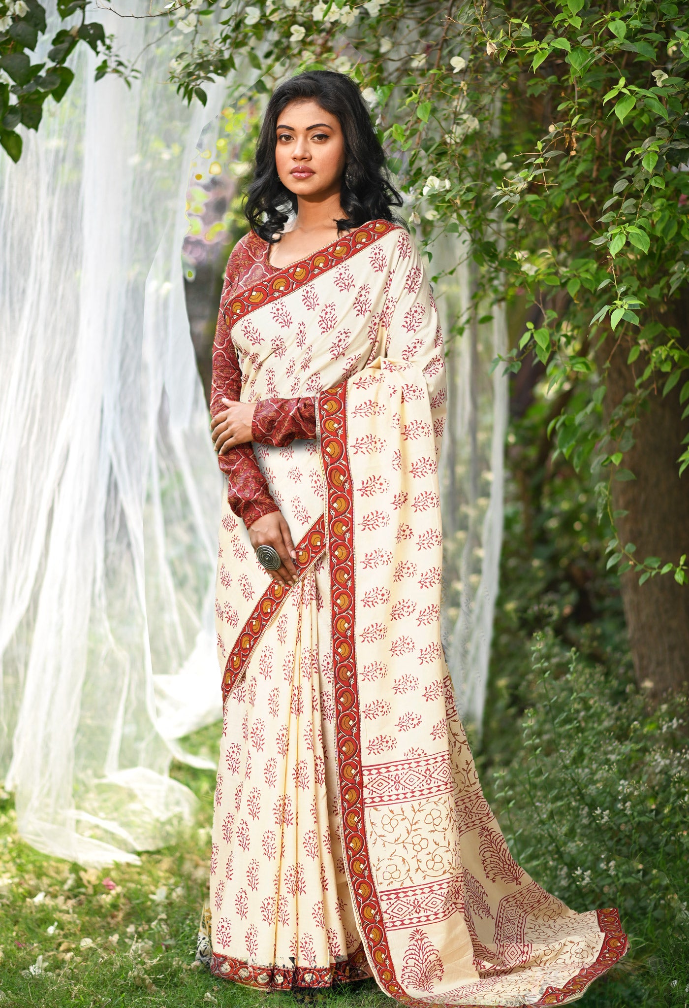Ivory-Red Pure Hand Block Printed Soft Cotton Saree-UNM81899