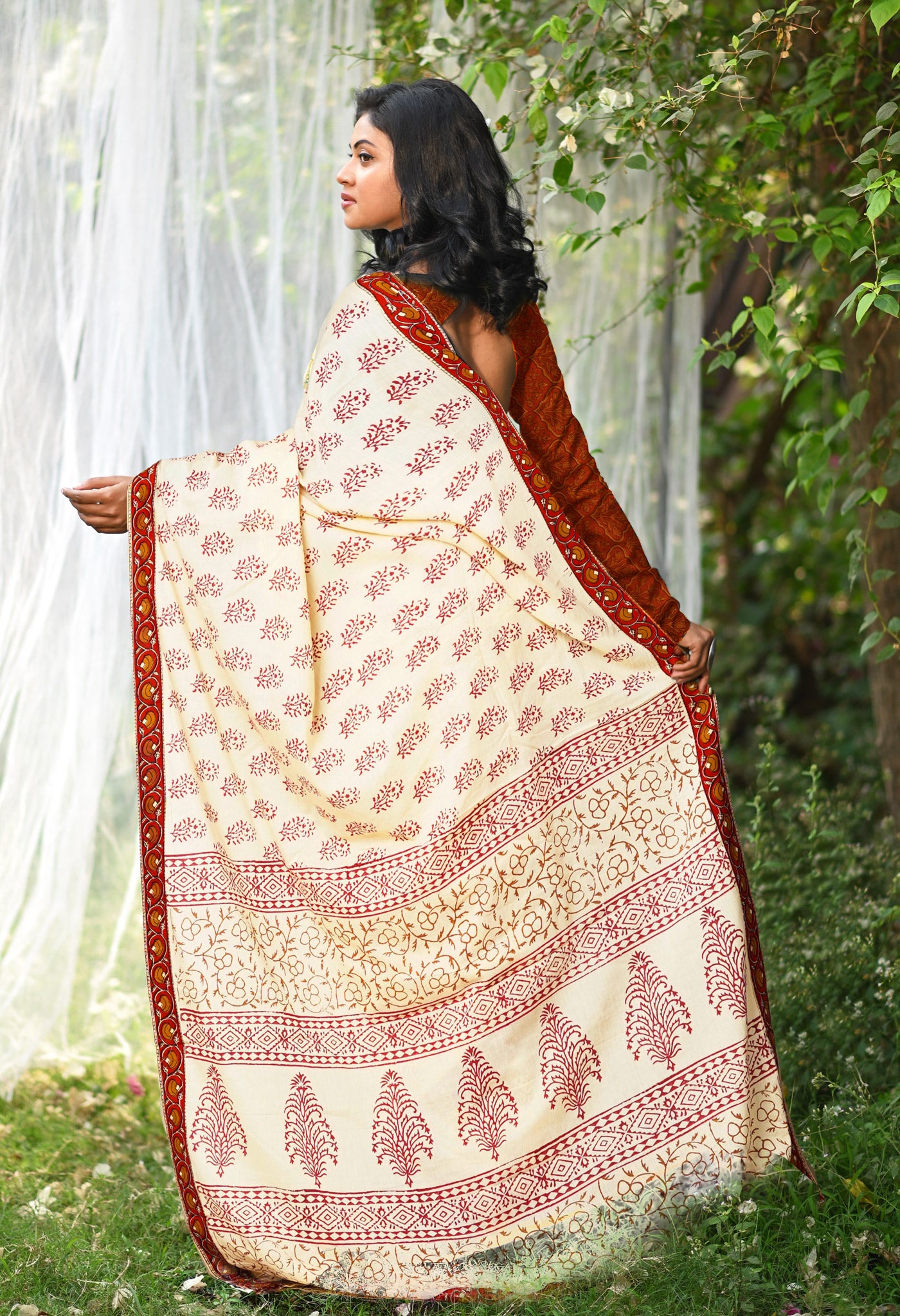Ivory-Red Pure Hand Block Printed Soft Cotton Saree-UNM81899