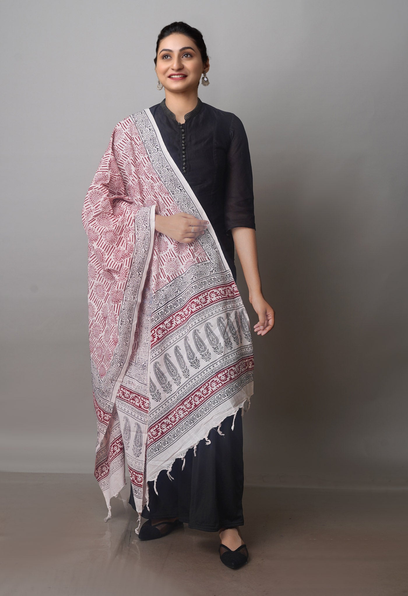 Half White Pure Hand Block Printed Mulmul Cotton Dupatta–UDS4136