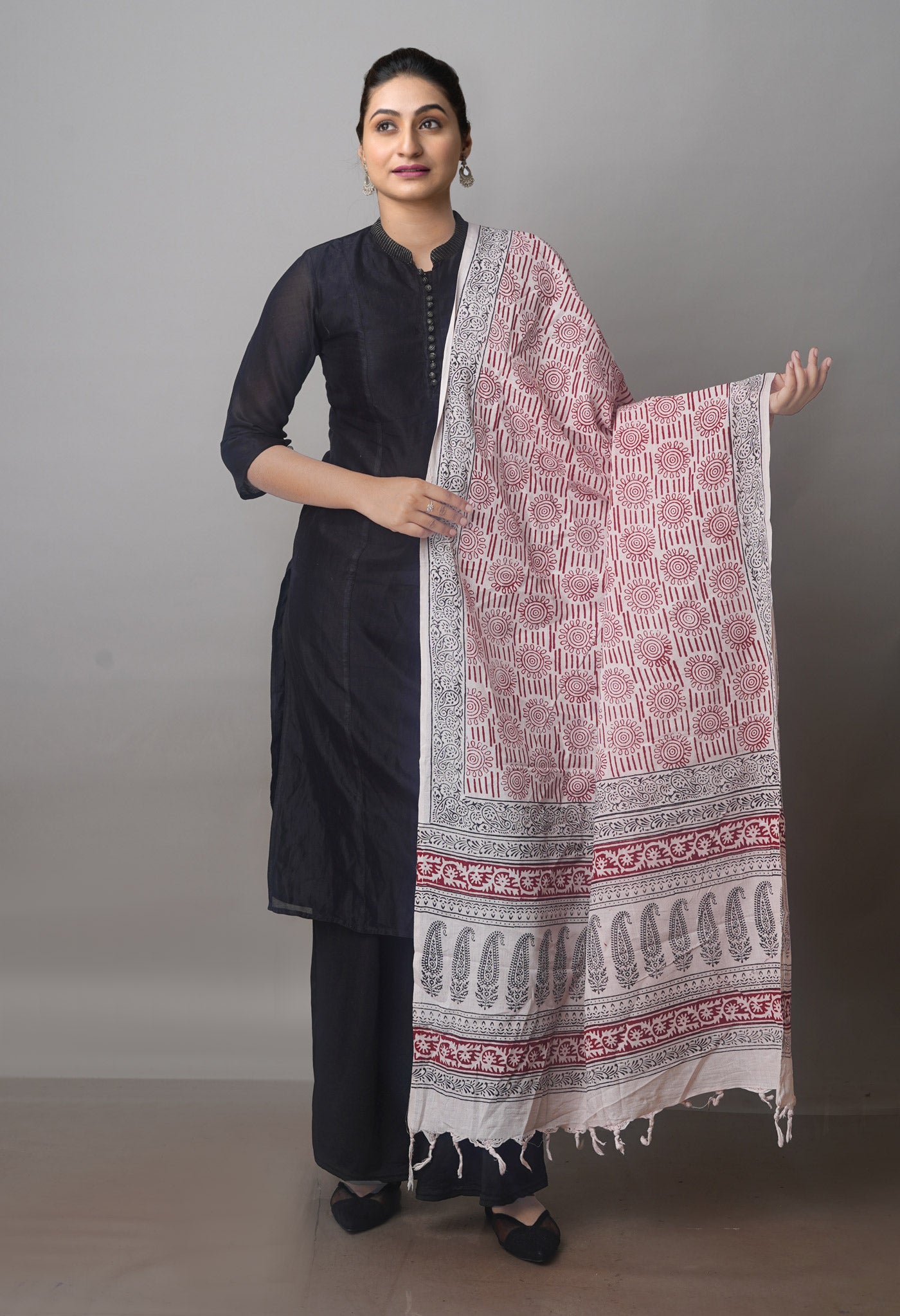 Half White Pure Hand Block Printed Mulmul Cotton Dupatta–UDS4136