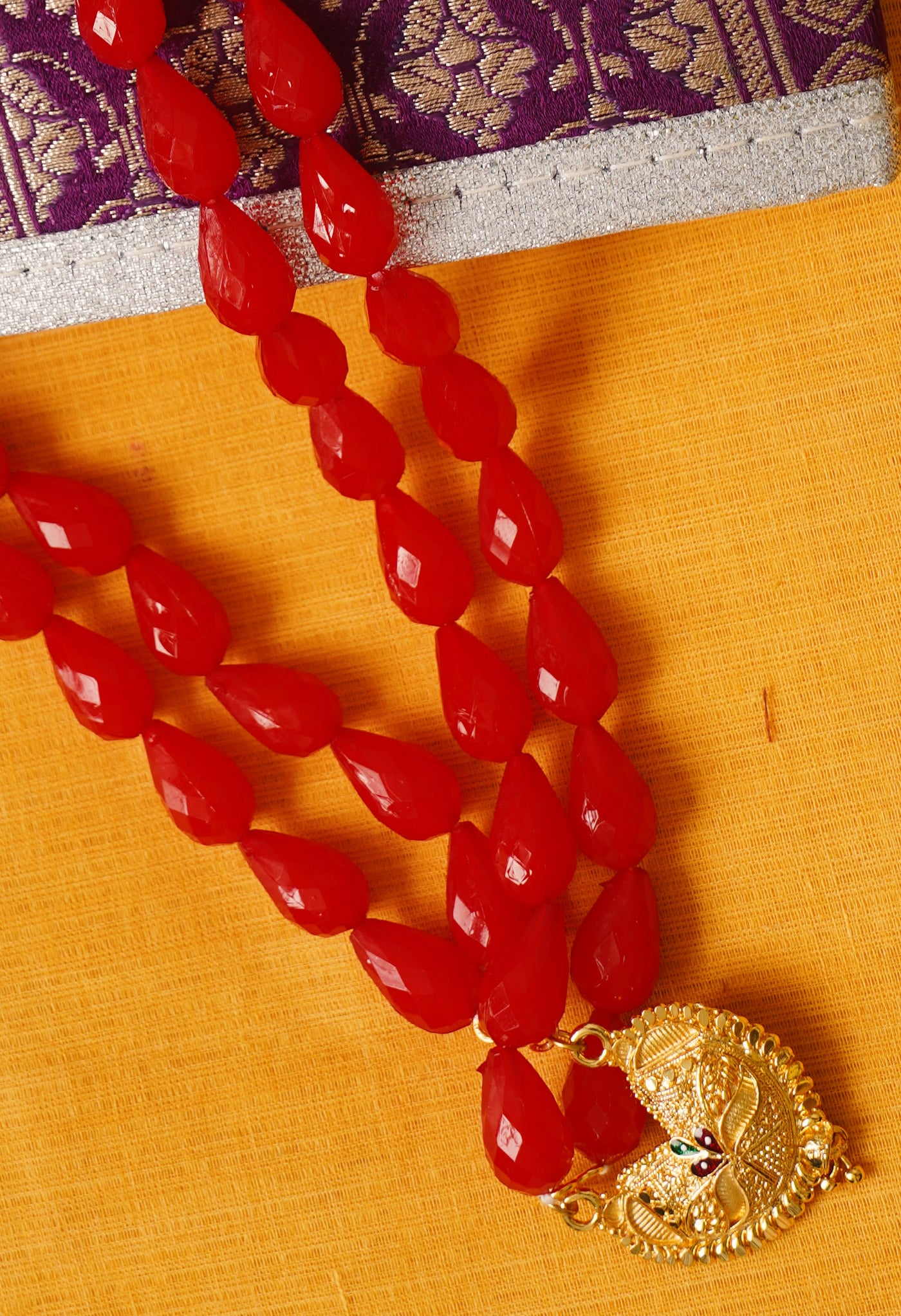 Red Amravati Long Oval Shape Beads with Pendent- UJ444