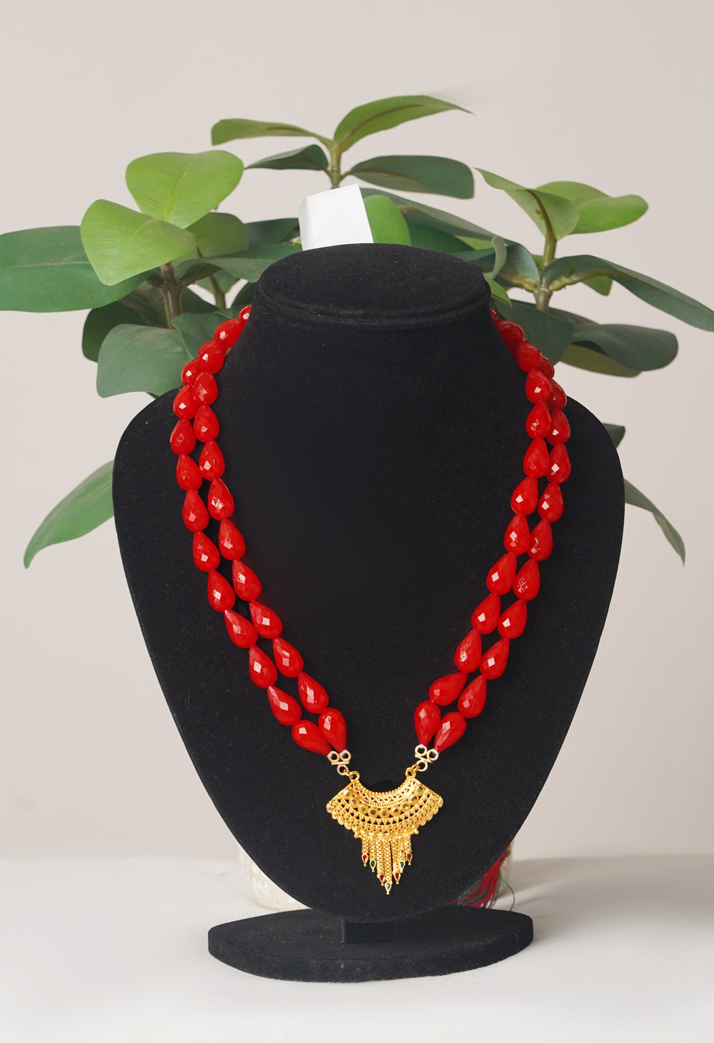 Red Amravati Long Oval Shape Beads with Pendent- UJ446