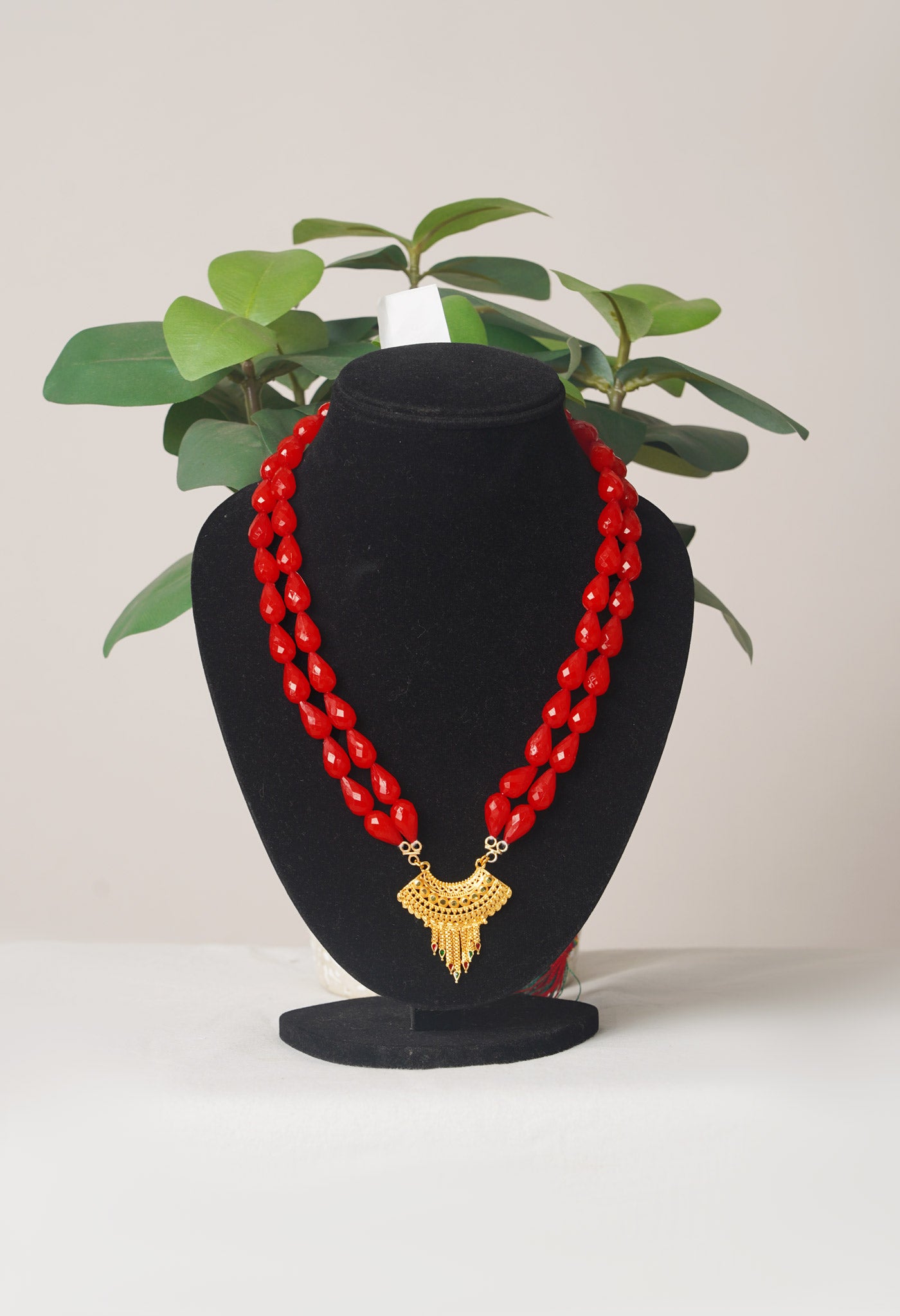 Red Amravati Long Oval Shape Beads with Pendent- UJ446