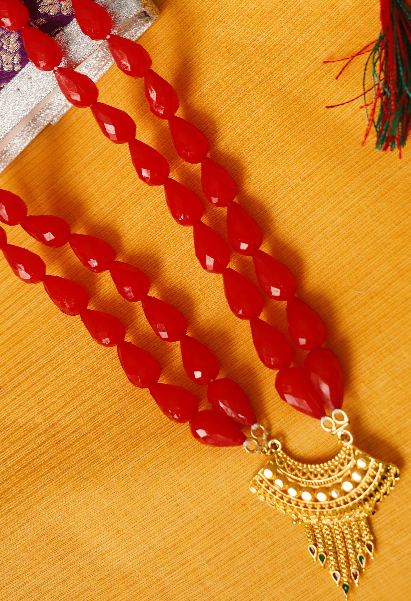 Red Amravati Long Oval Shape Beads with Pendent- UJ446