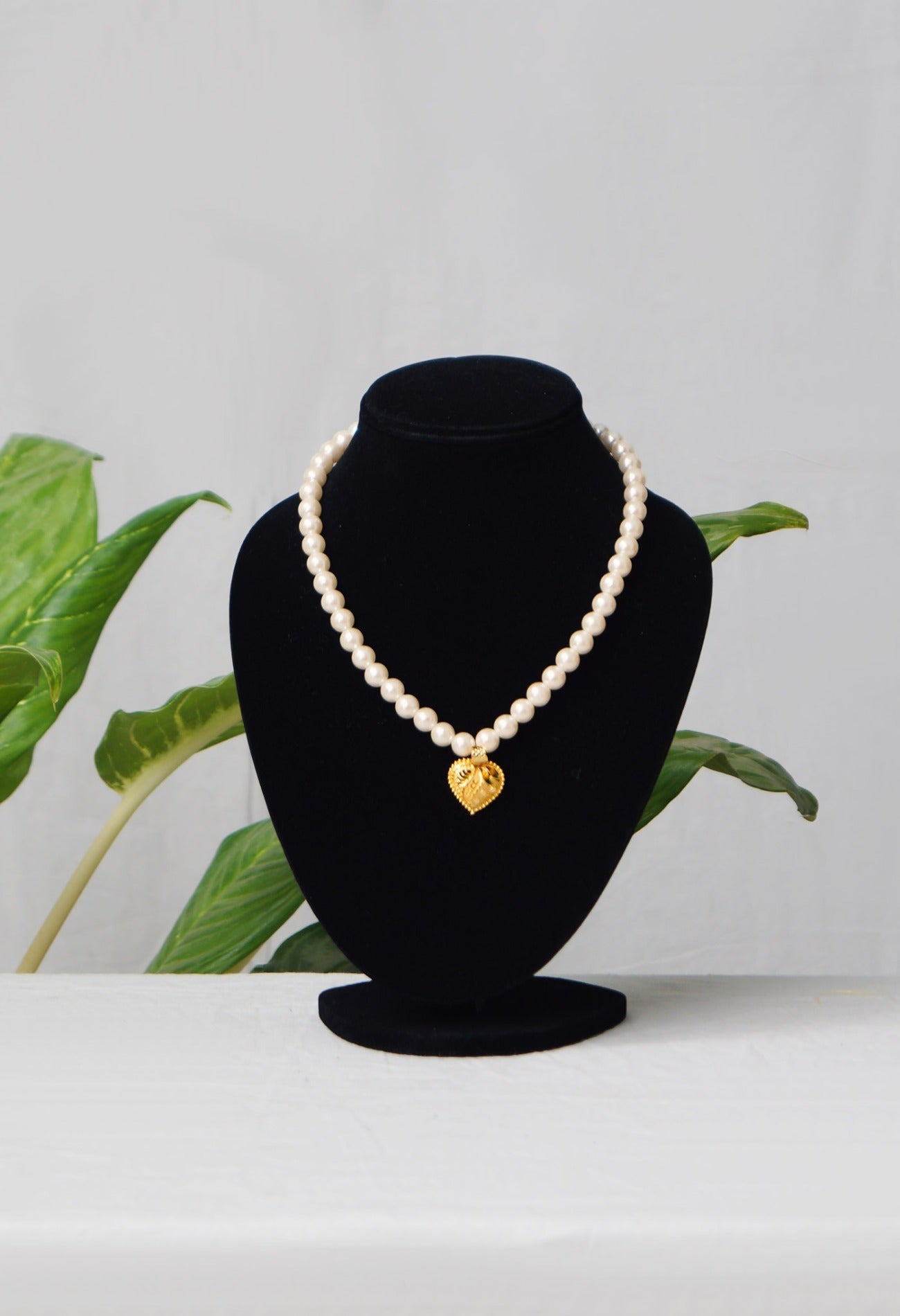 Online Shopping for White Amravati Pearls Necklace with jewellery from Andhra Pradesh at Unnatisilks.com India
