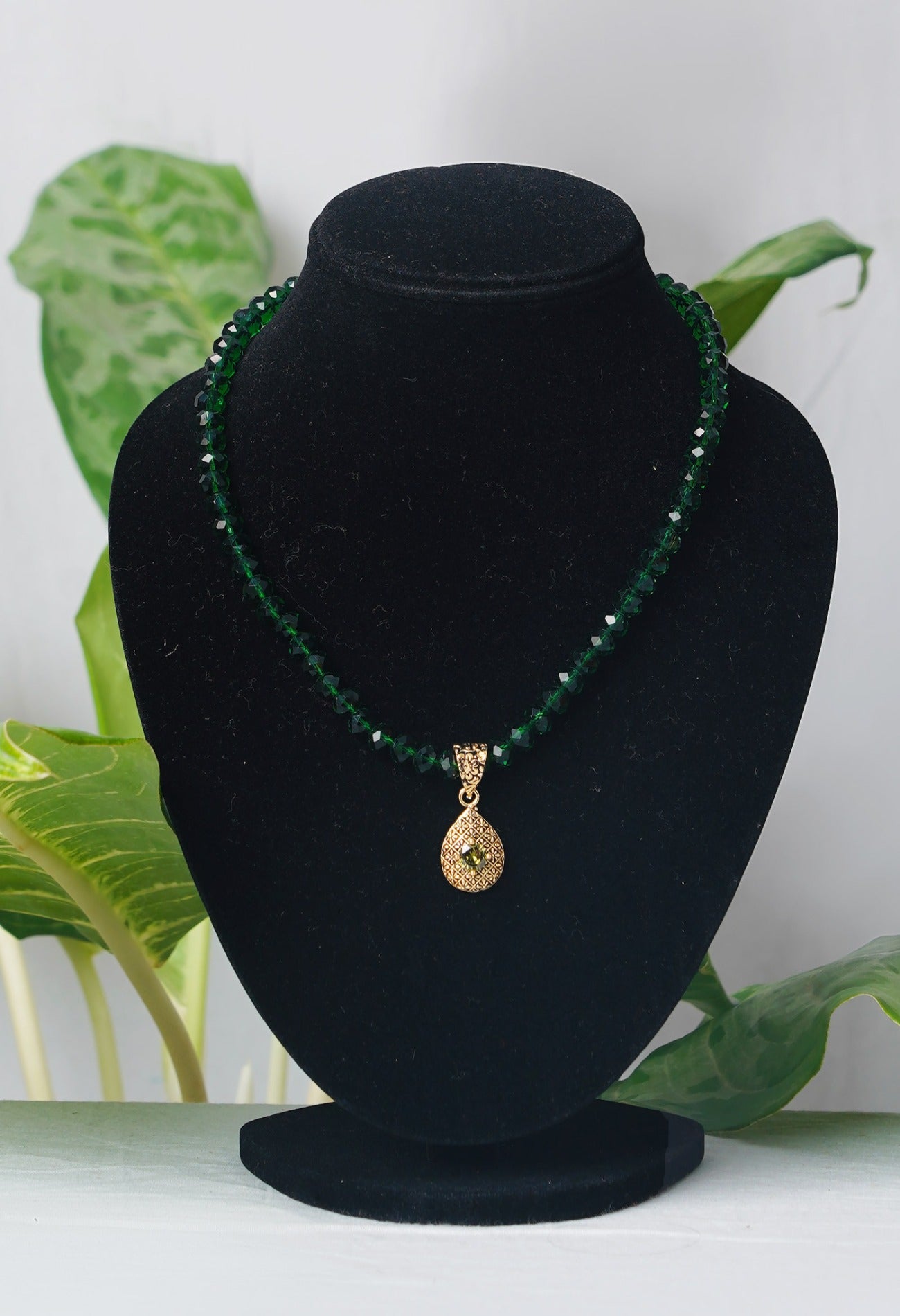 Green Amravati Crystal Beads with Stone Pendent-UJ305