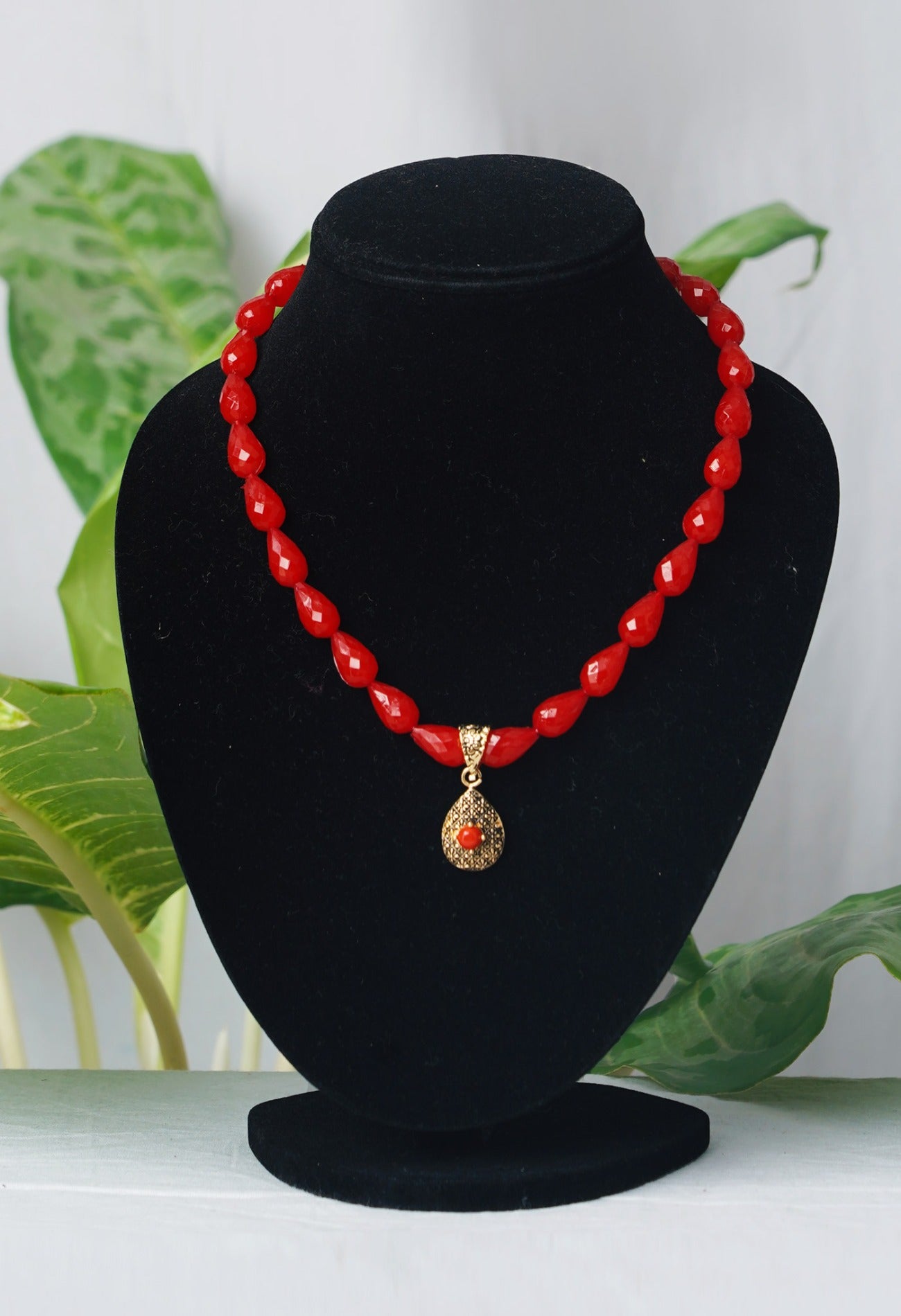 Red Amravati Oval Long Pearl Beads with Pendent-UJ308