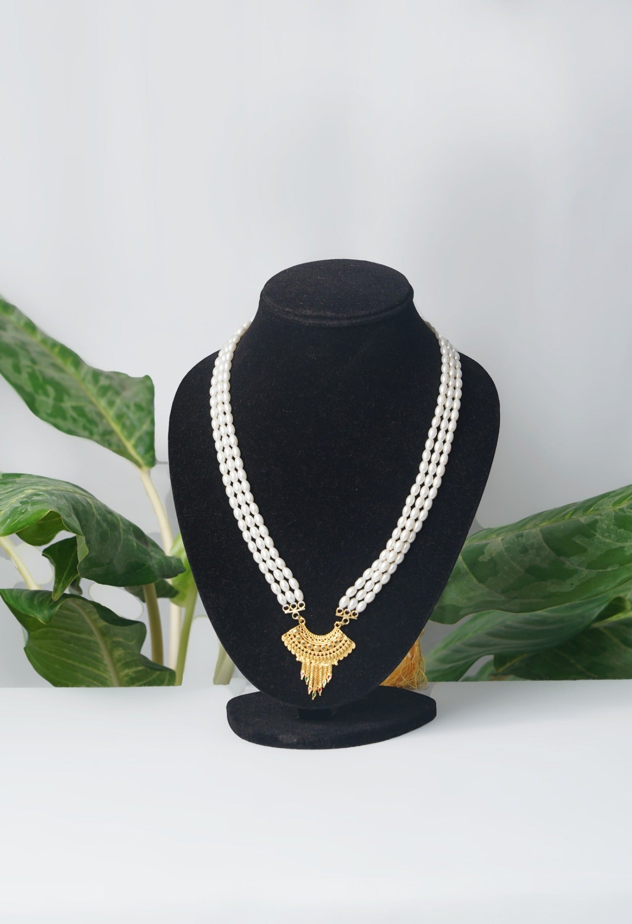 Online Shopping for White Amravati Crystal Oval Pearl Beads with Pendent with jewellery from Andhra Pradesh at Unnatisilks.com India