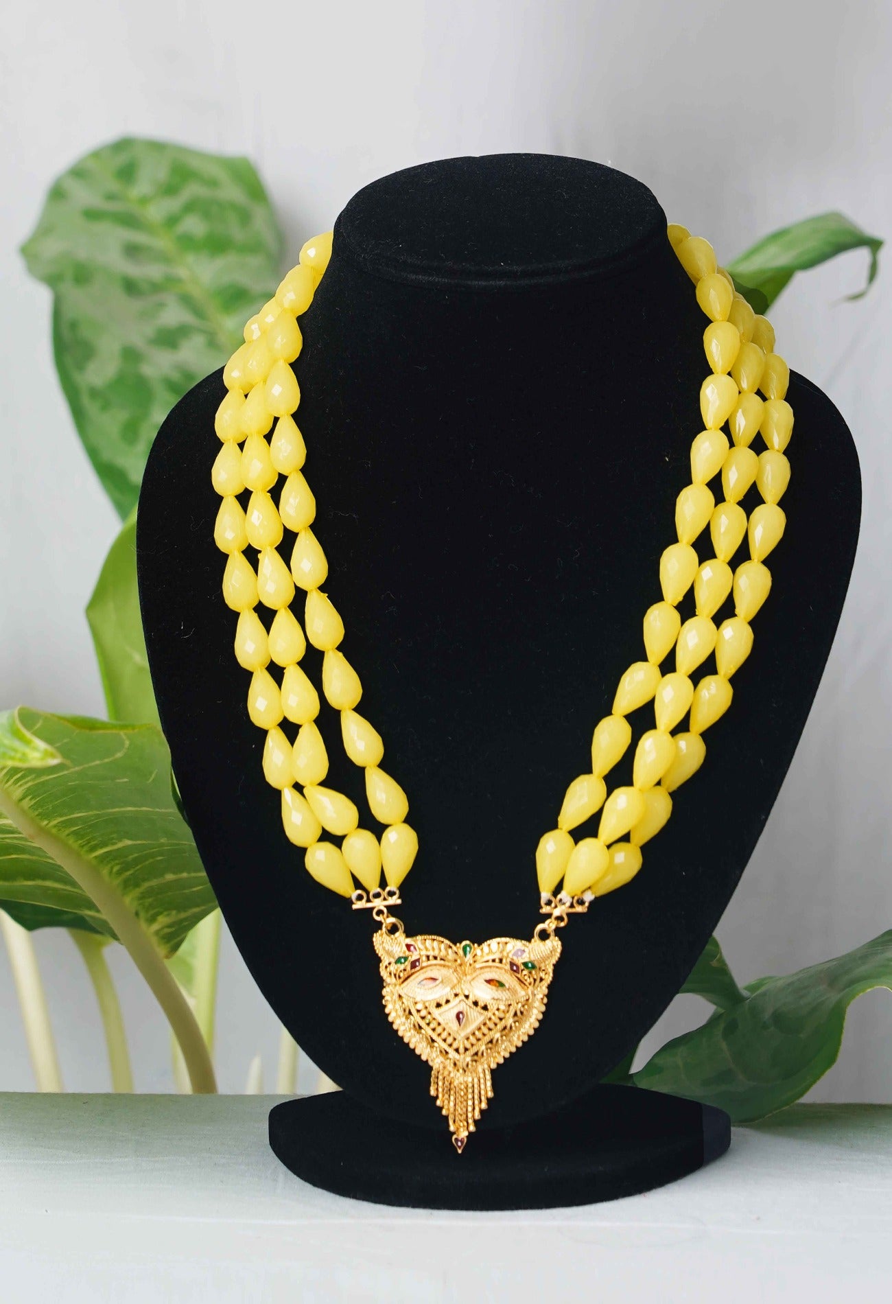 Yellow Amravati Crystal Oval Long Pearl Beads with Pendent-UJ311