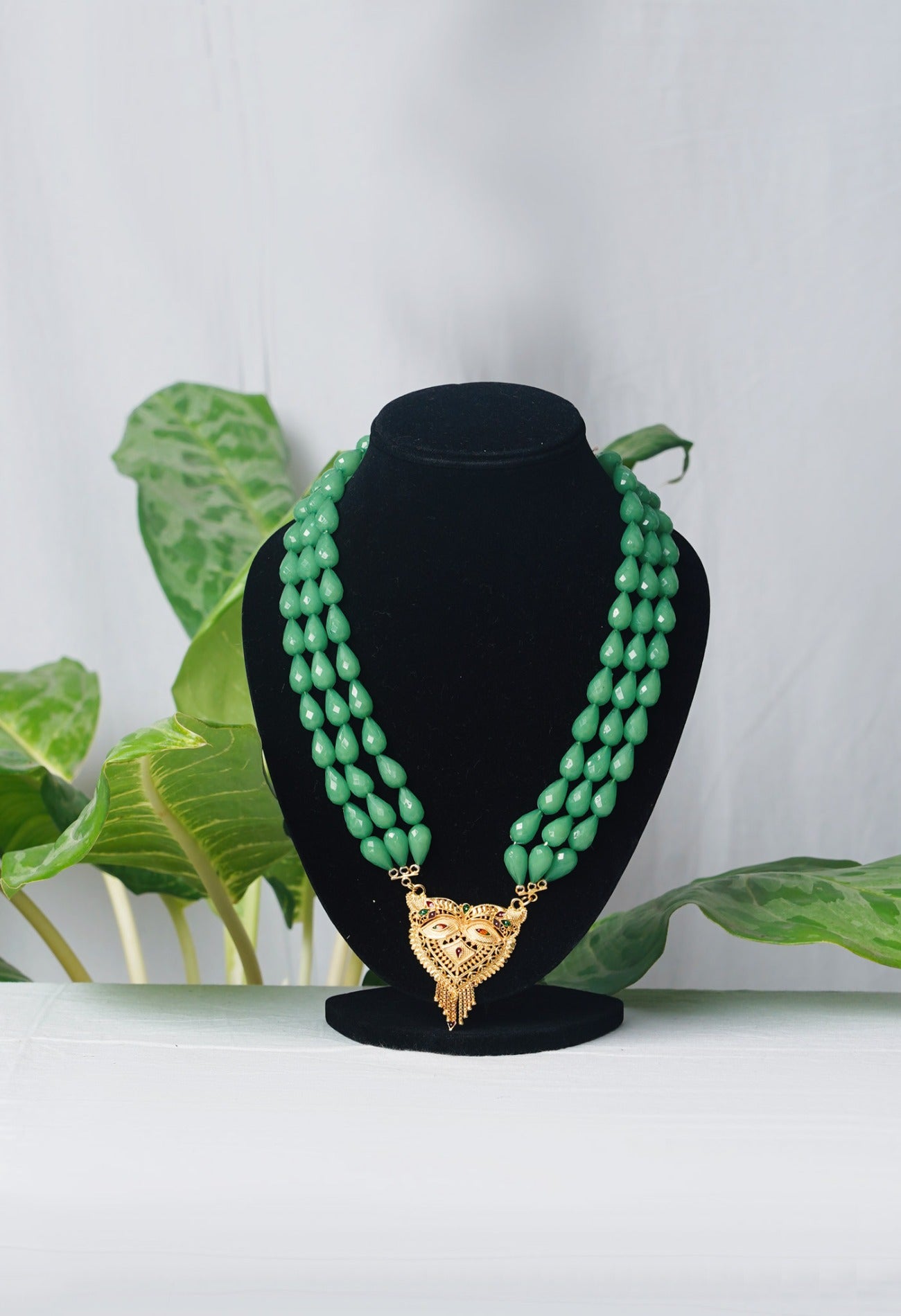 Online Shopping for Green Amravati Crystal Oval Long Pearl Beads with Pendent with jewellery from Andhra Pradesh at Unnatisilks.com India