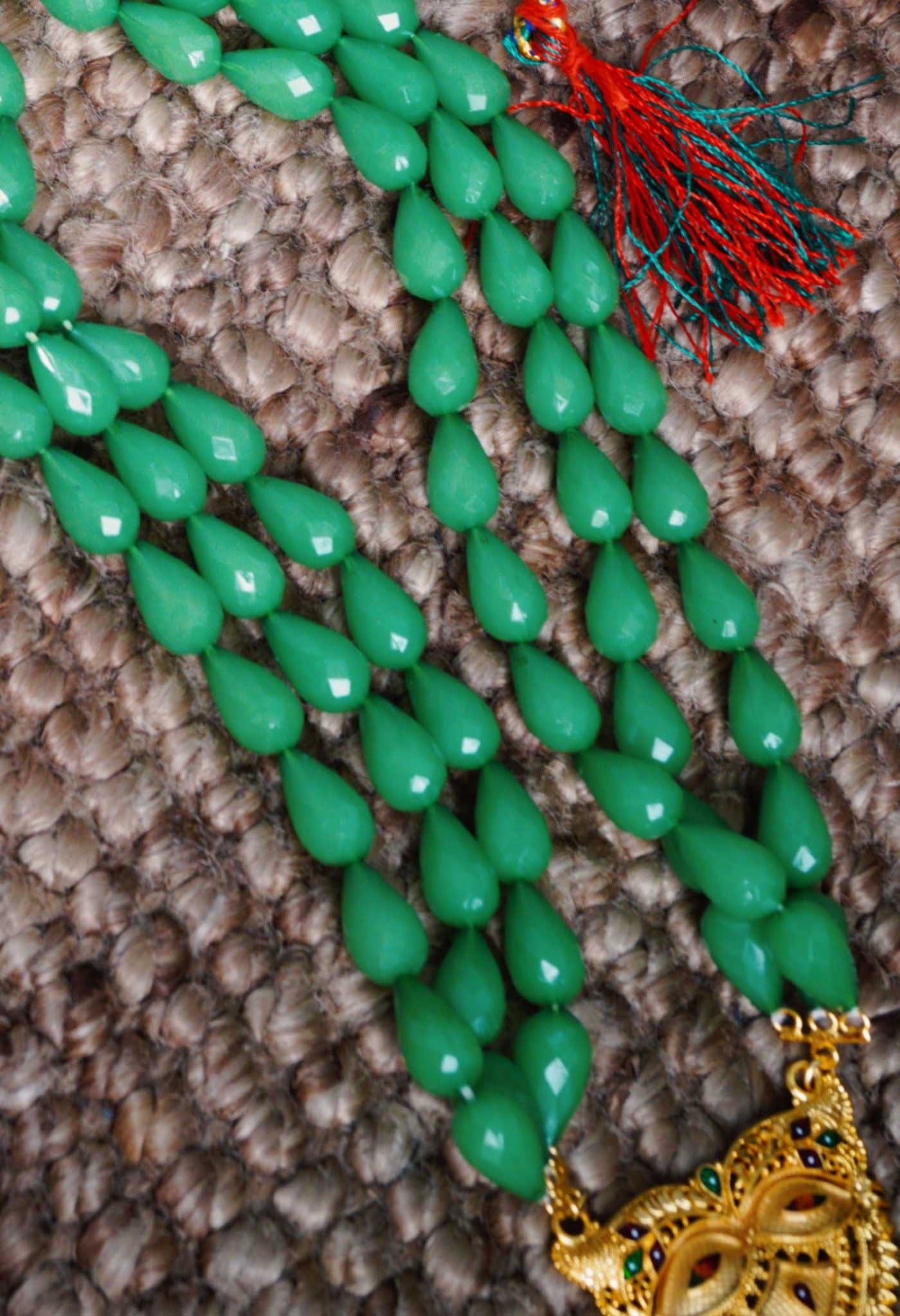 Green Amravati Crystal Oval Long Pearl Beads with Pendent-UJ312