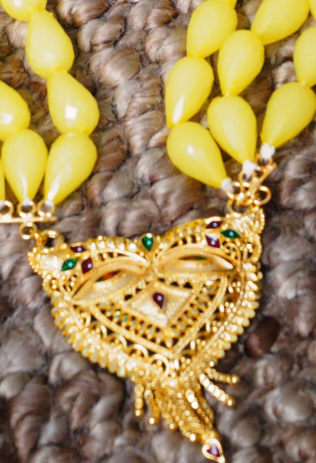 Online Shopping for Yellow Amravati Crystal Oval Long Pearl Beads with Pendent with jewellery from Andhra Pradesh at Unnatisilks.com India