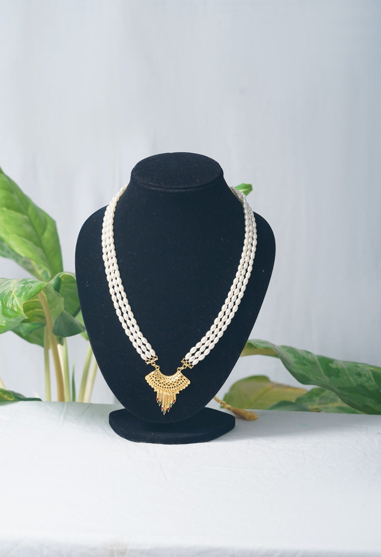 Online Shopping for White Amravati Pearls Necklace with Pendent with jewellery from Andhra pradesh at Unnatisilks.com India
