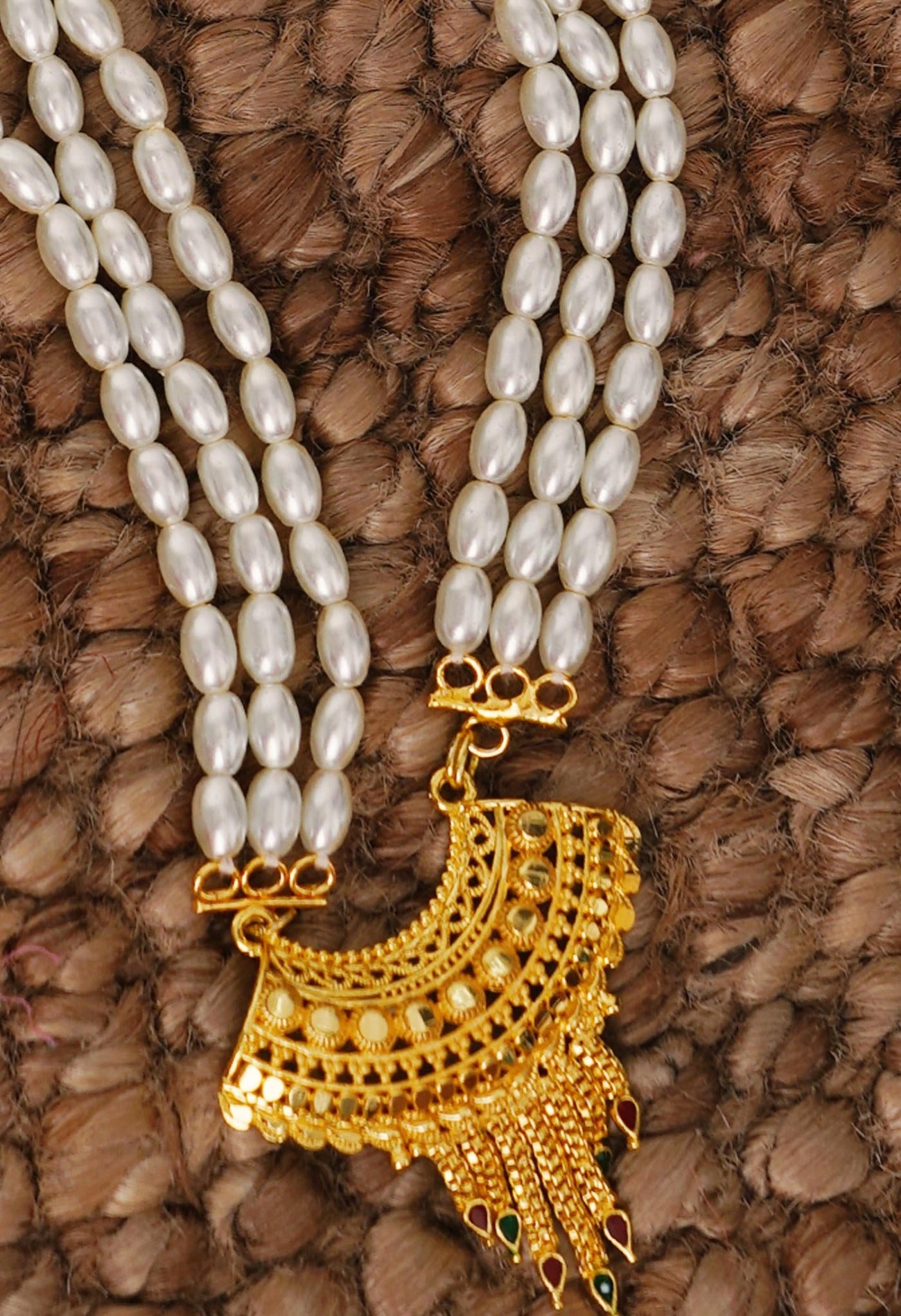 White Amravati Pearls Necklace with Pendent-uj396