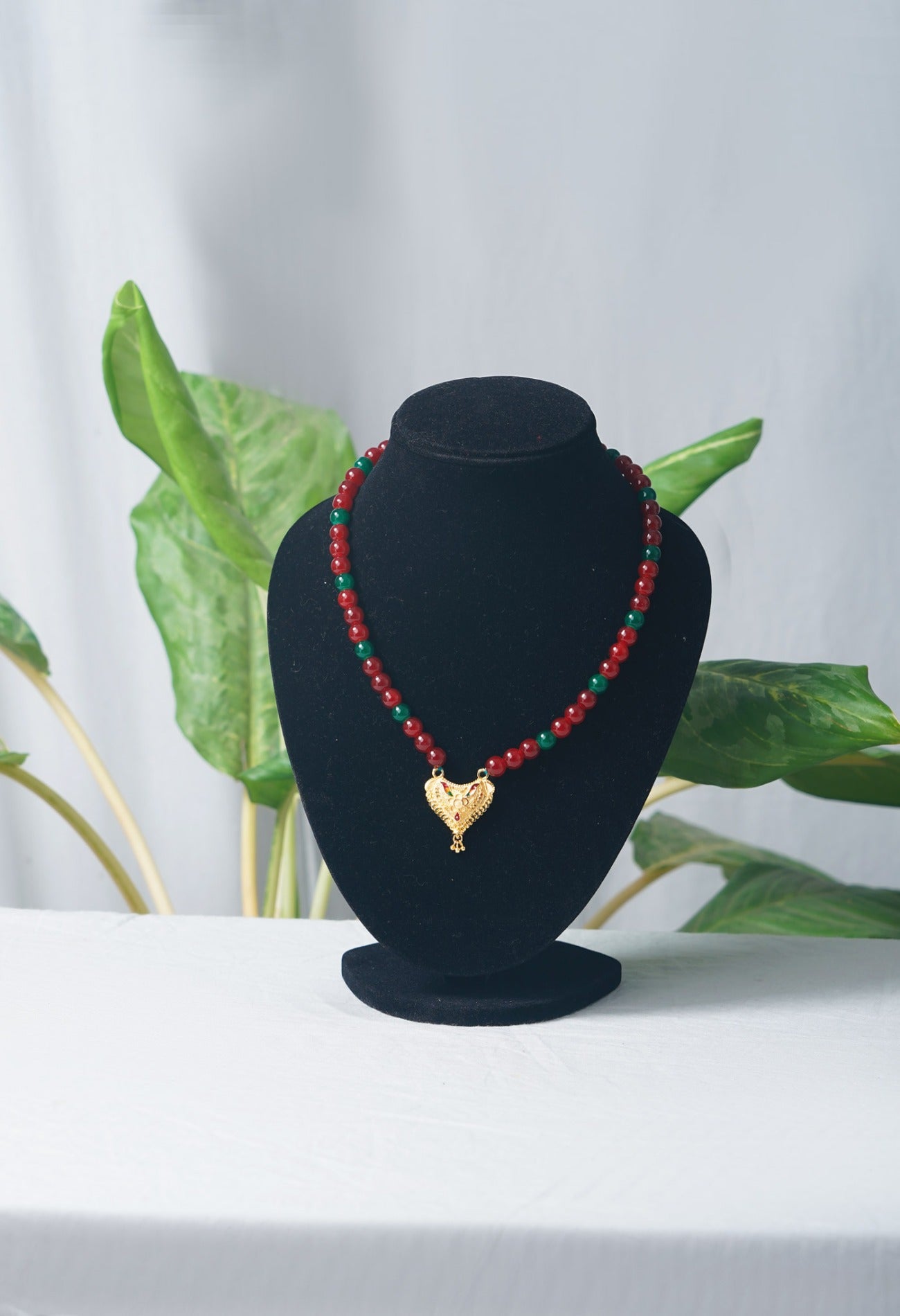 Online Shopping for Red and Green Amravati Round Beads Necklace with Pendent with jewellery from Andhra pradesh at Unnatisilks.com India