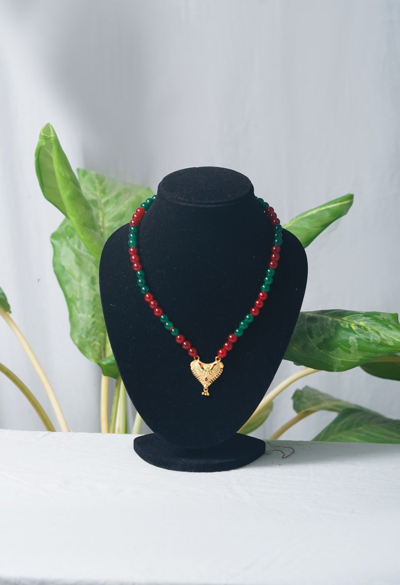 Online Shopping for Red and Green Amravati Round Beads Necklace with Pendent with jewellery from Andhra pradesh at Unnatisilks.com India