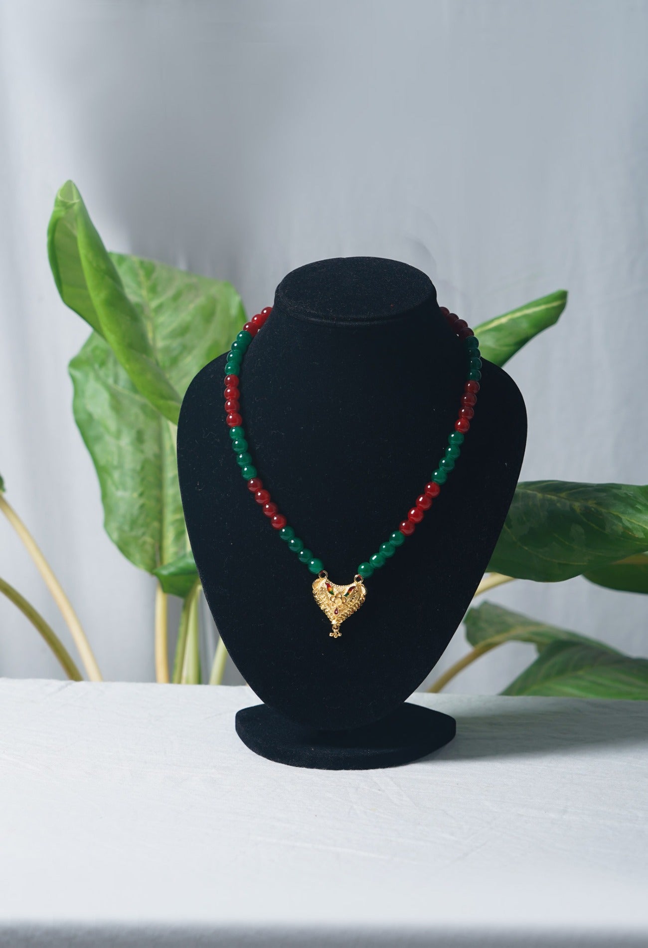 Online Shopping for Red and Green Amravati Round Beads Necklace with Pendent with jewellery from Andhra pradesh at Unnatisilks.com India