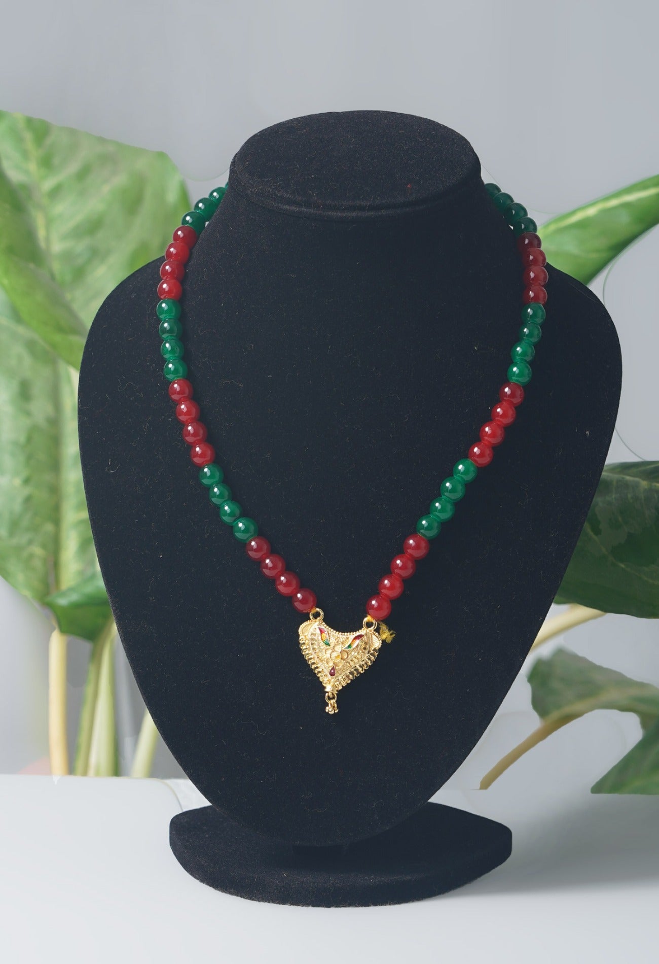 Online Shopping for Red and Green Amravati Round Beads Necklace with Pendent with jewellery from Andhra pradesh at Unnatisilks.com India
