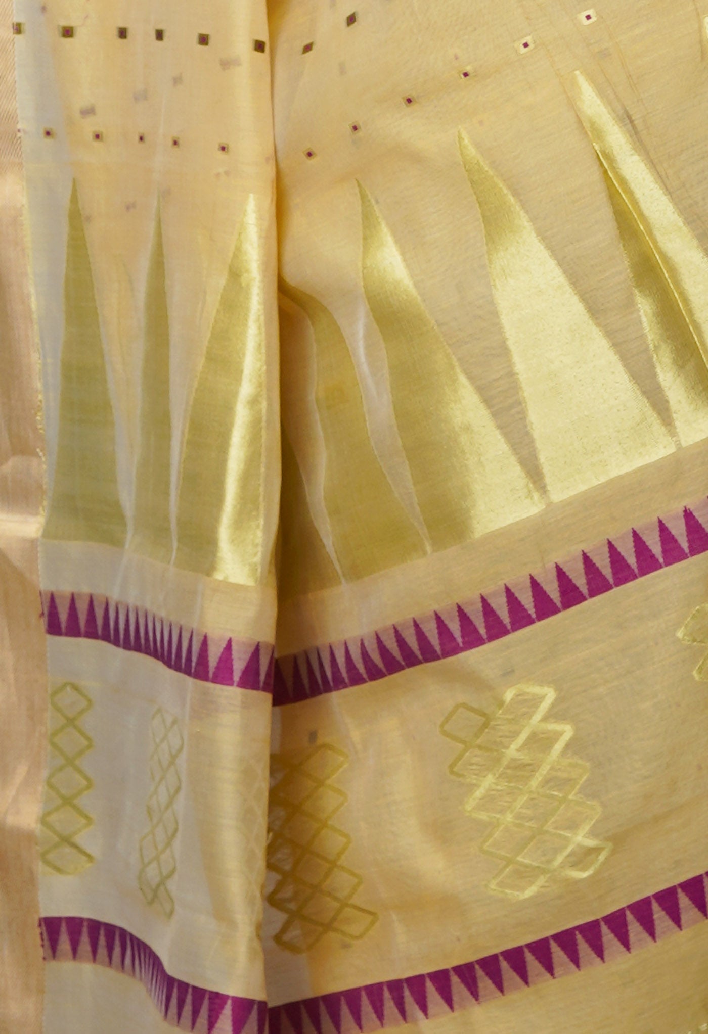 Cream Pure Handloom Dhakai Jamdhani Cotton Silk Saree