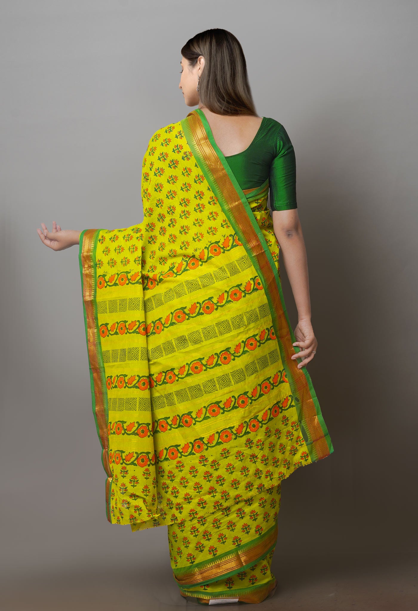 Green Chettinadu Block Printed Butties Cotton Saree-UNM71171