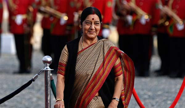 Sushma Swaraj – A Mother, A Supreme Court Lawyer &amp; India’s External Affairs Minister (And Yes, she actually replies to all your tweets!!)
