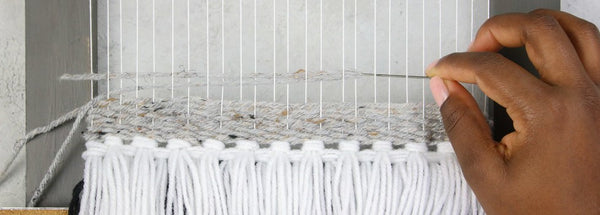 Make a Do-it-yourself (DIY) hand weaving loom in cardboard and weave your own fabric on it