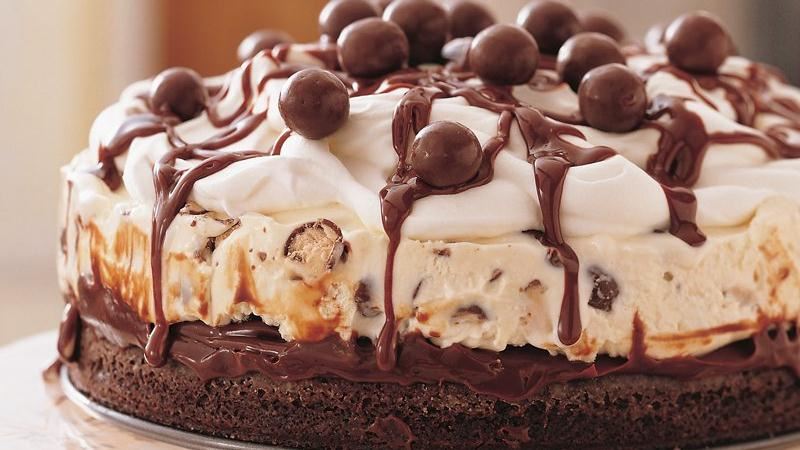 Eggless Chocolate &amp; Cream Cake