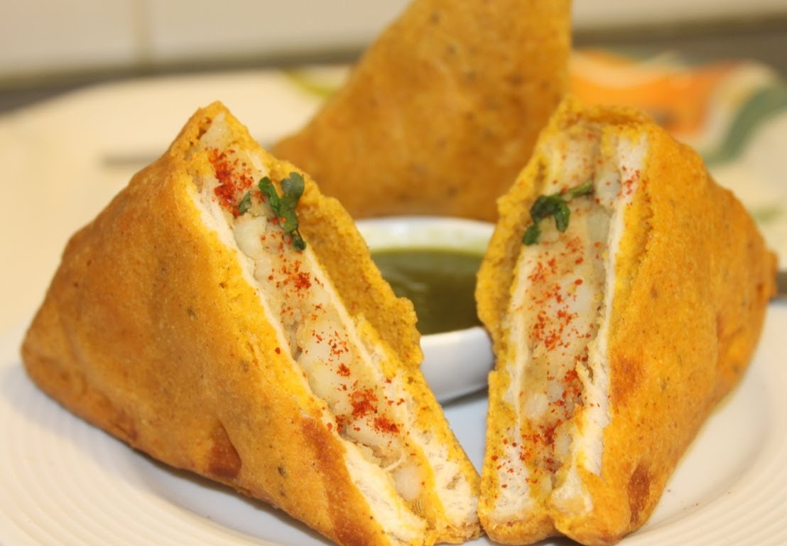 Aloo Bread Pakoda – Delhi’s favourite street food