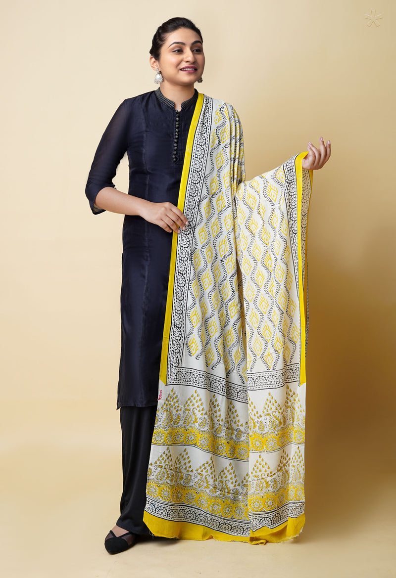 Half White Pure Batik Printed Georgette Dupatta–UDS5261