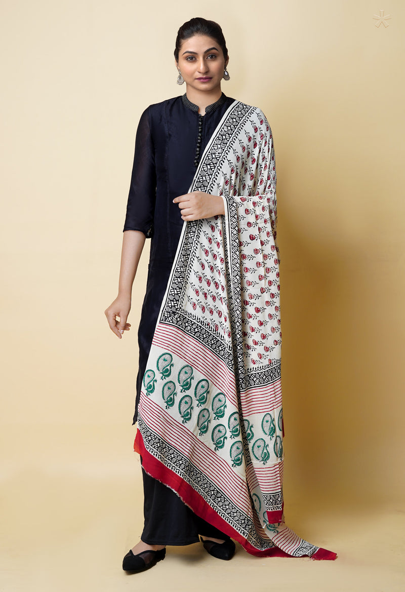 Half White Pure Batik Printed Georgette Dupatta–UDS5268