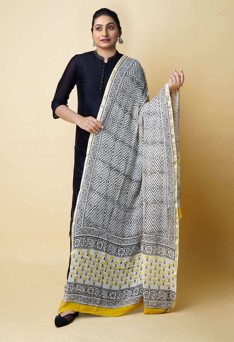 Half White Pure Batik Printed Chiffon Dupatta–UDS5282